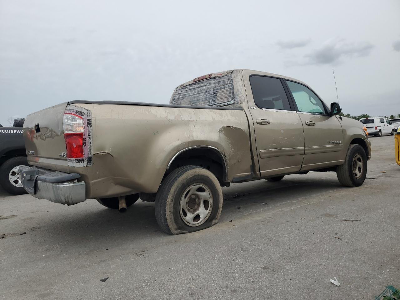 Photo 2 VIN: 5TBET34104S437512 - TOYOTA TUNDRA 