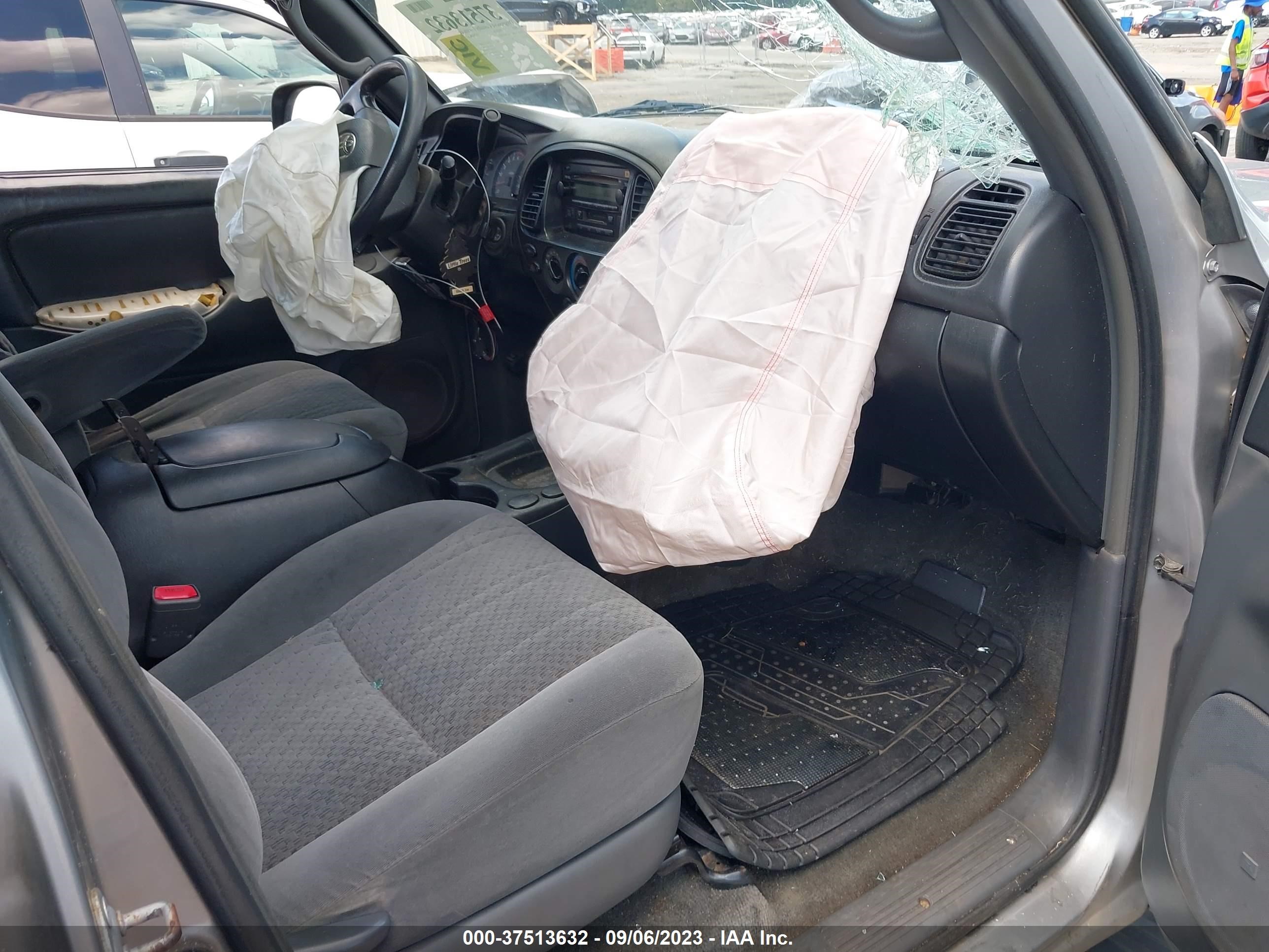 Photo 4 VIN: 5TBET34175S475837 - TOYOTA TUNDRA 