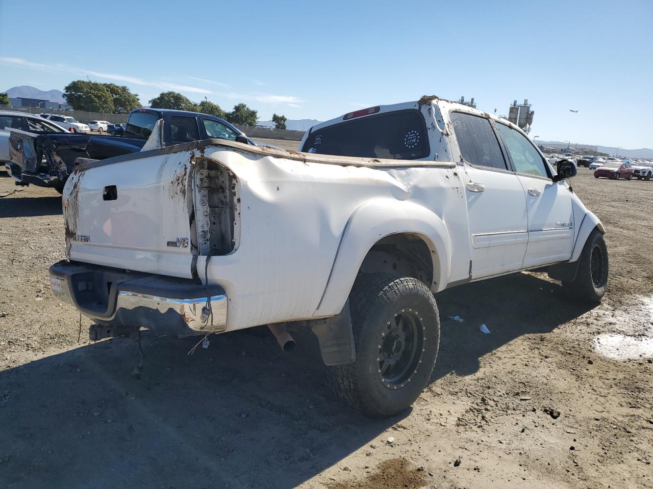 Photo 2 VIN: 5TBET34186S532421 - TOYOTA TUNDRA 