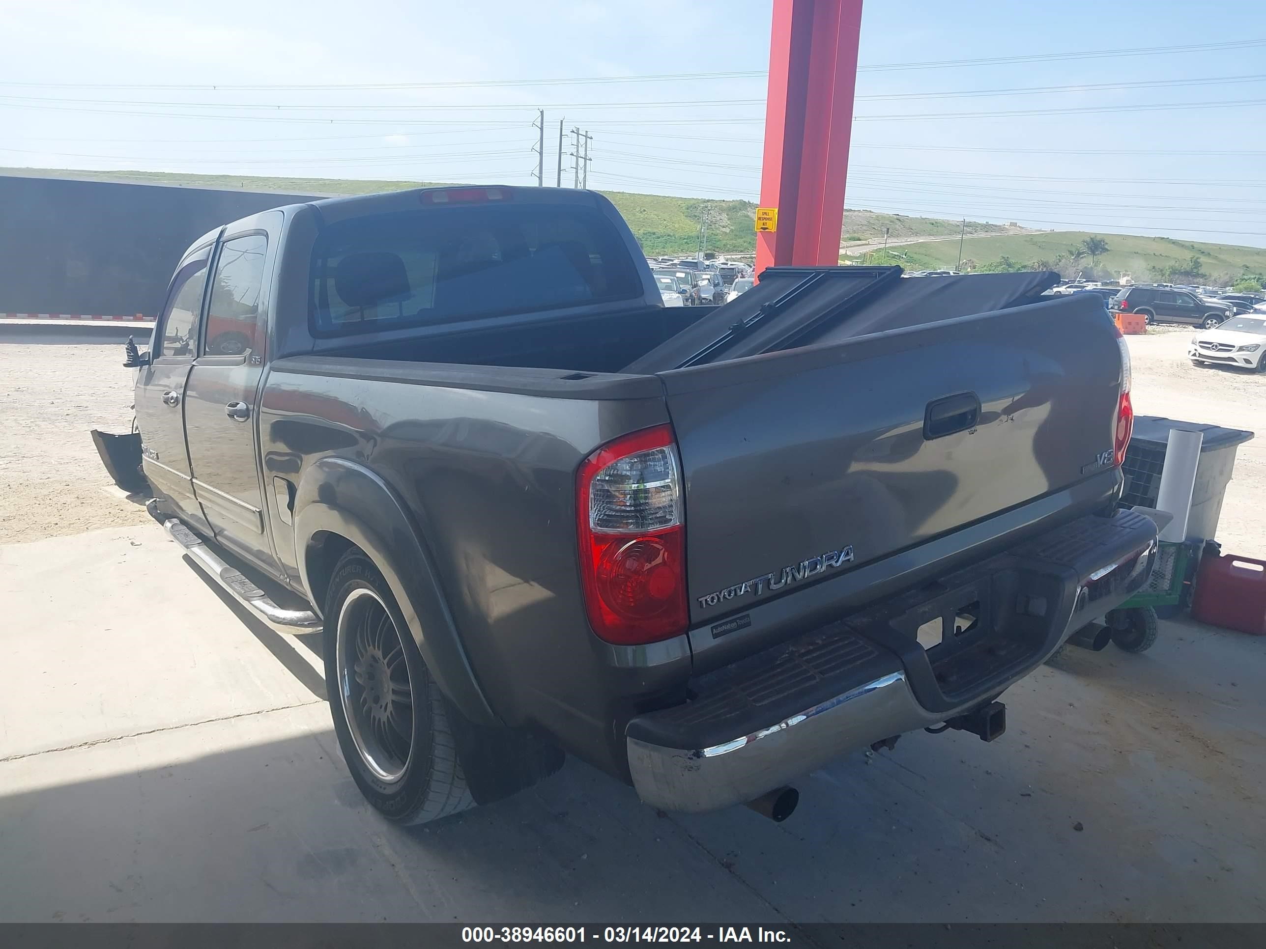 Photo 2 VIN: 5TBET341X6S550922 - TOYOTA TUNDRA 