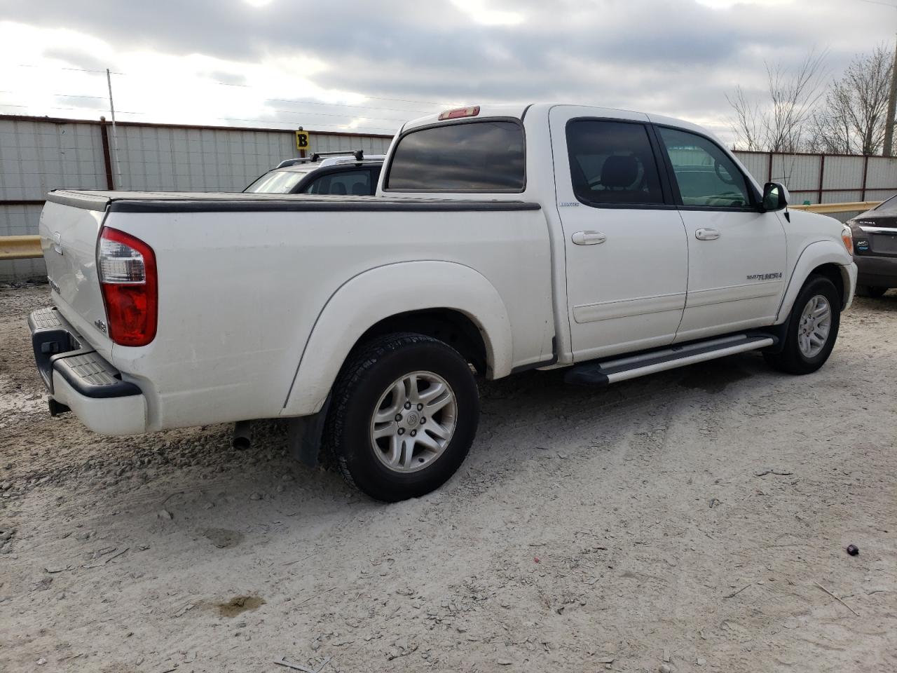 Photo 2 VIN: 5TBET38146S502889 - TOYOTA TUNDRA 