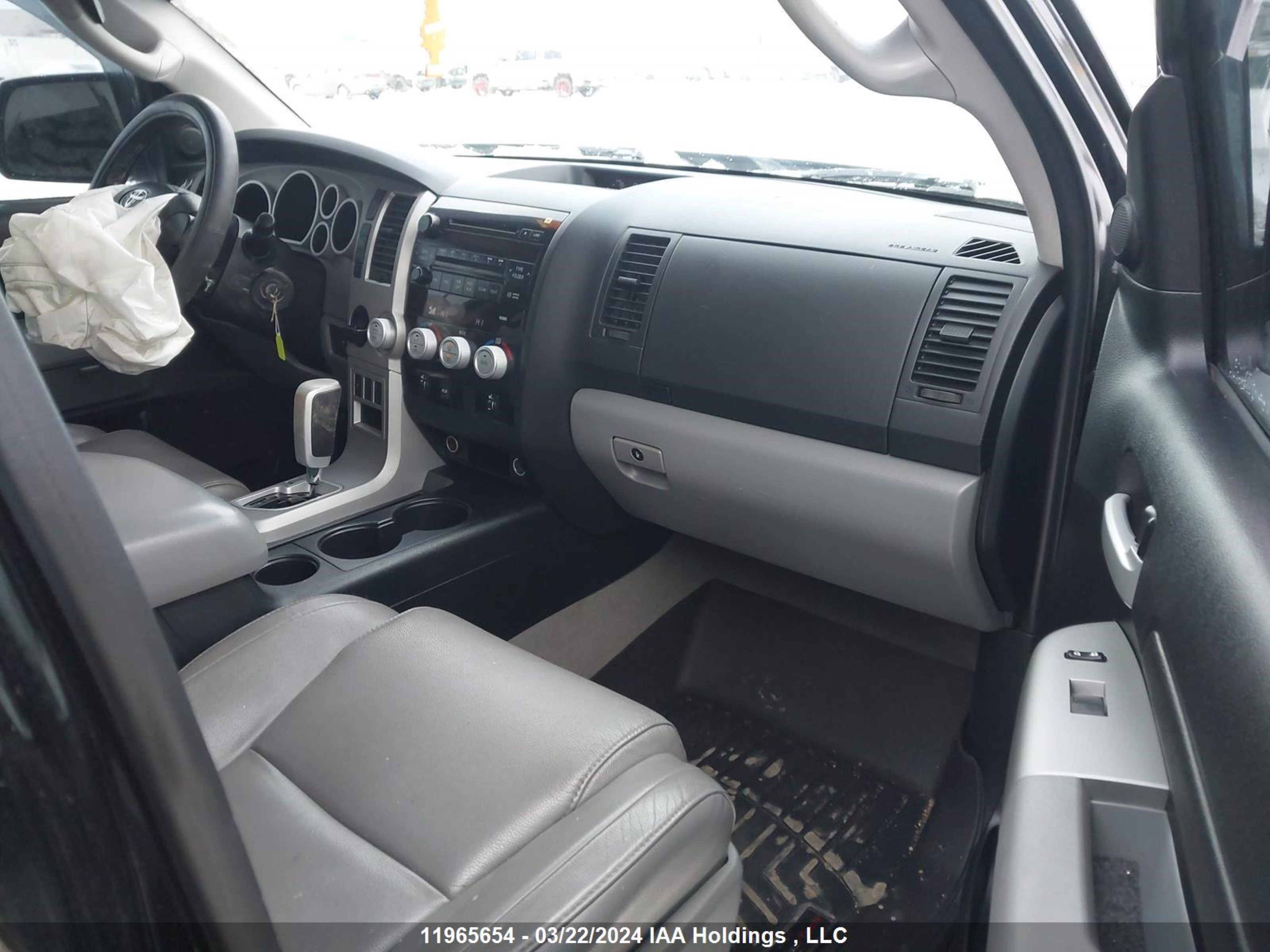 Photo 4 VIN: 5TBEV581X8S479370 - TOYOTA TUNDRA 