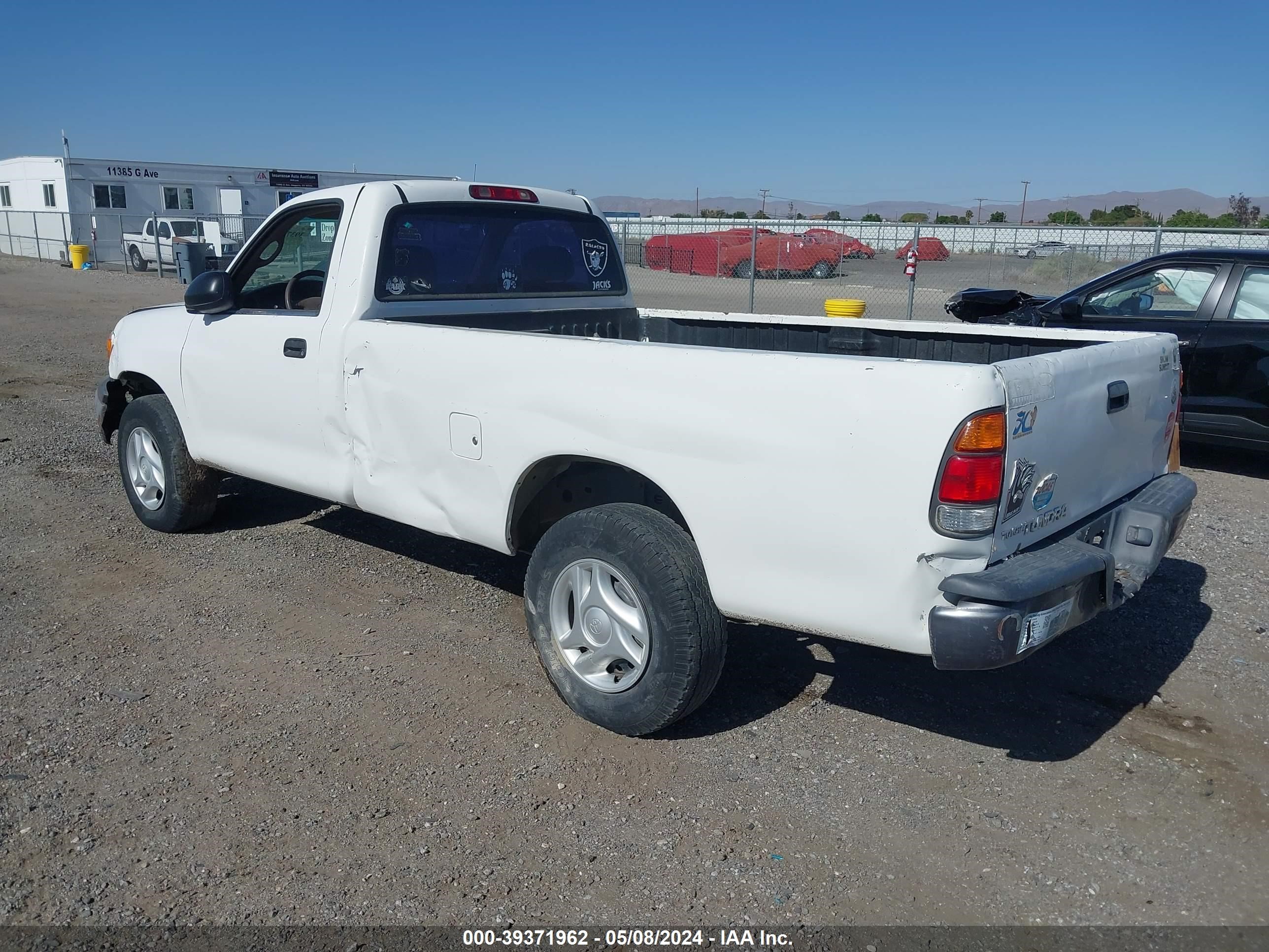 Photo 2 VIN: 5TBJN3210YS075229 - TOYOTA TUNDRA 