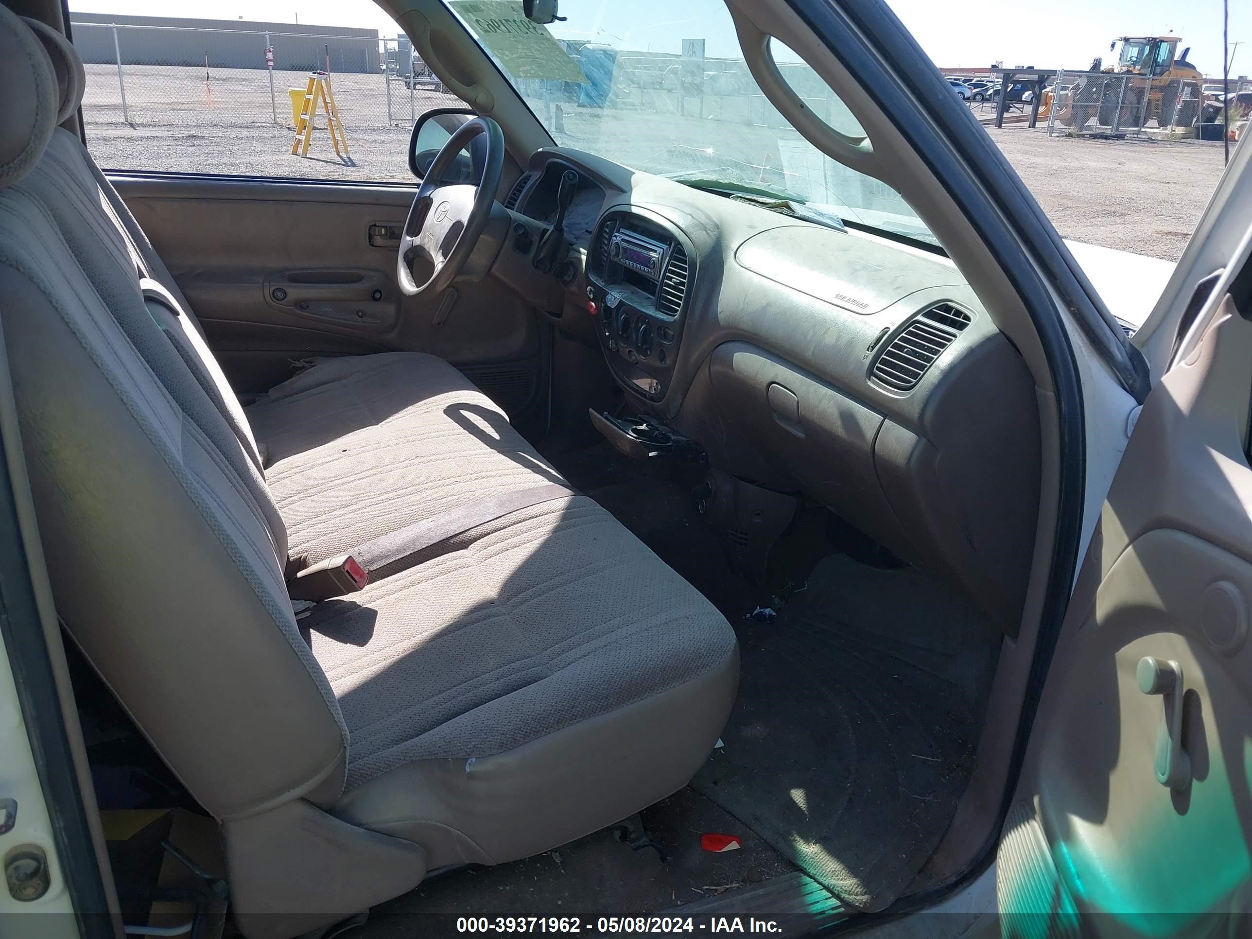 Photo 4 VIN: 5TBJN3210YS075229 - TOYOTA TUNDRA 