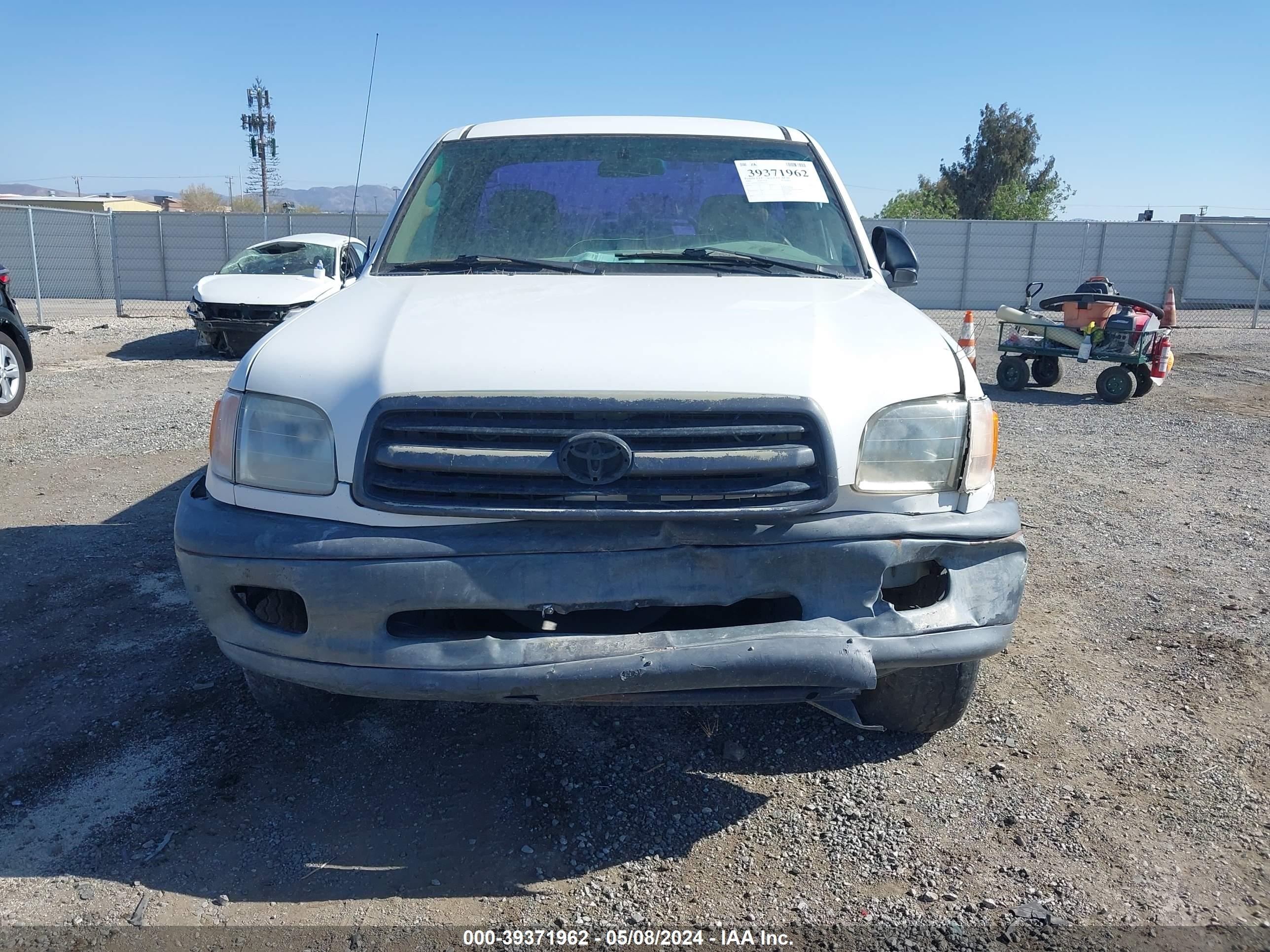 Photo 5 VIN: 5TBJN3210YS075229 - TOYOTA TUNDRA 