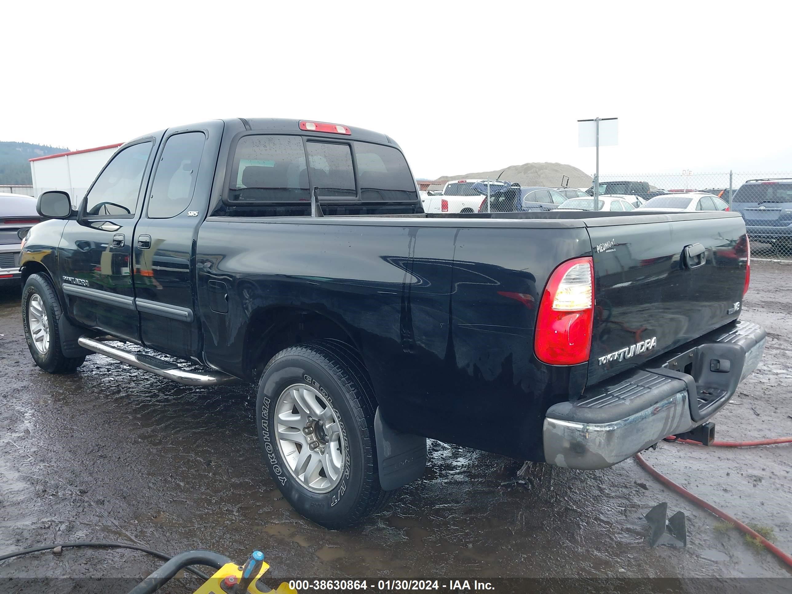 Photo 2 VIN: 5TBRT34115S464639 - TOYOTA TUNDRA 