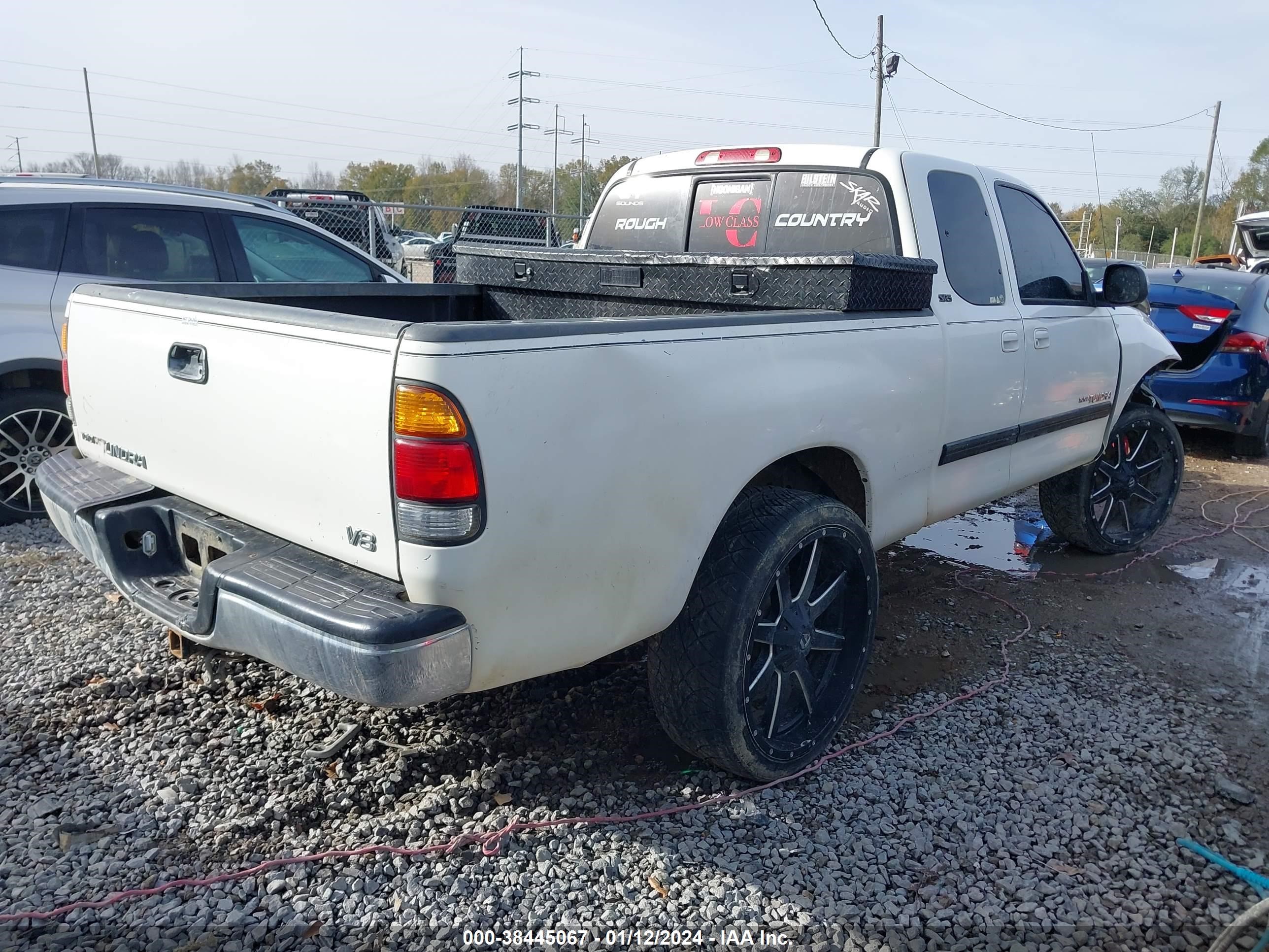 Photo 3 VIN: 5TBRT3411YS073219 - TOYOTA TUNDRA 