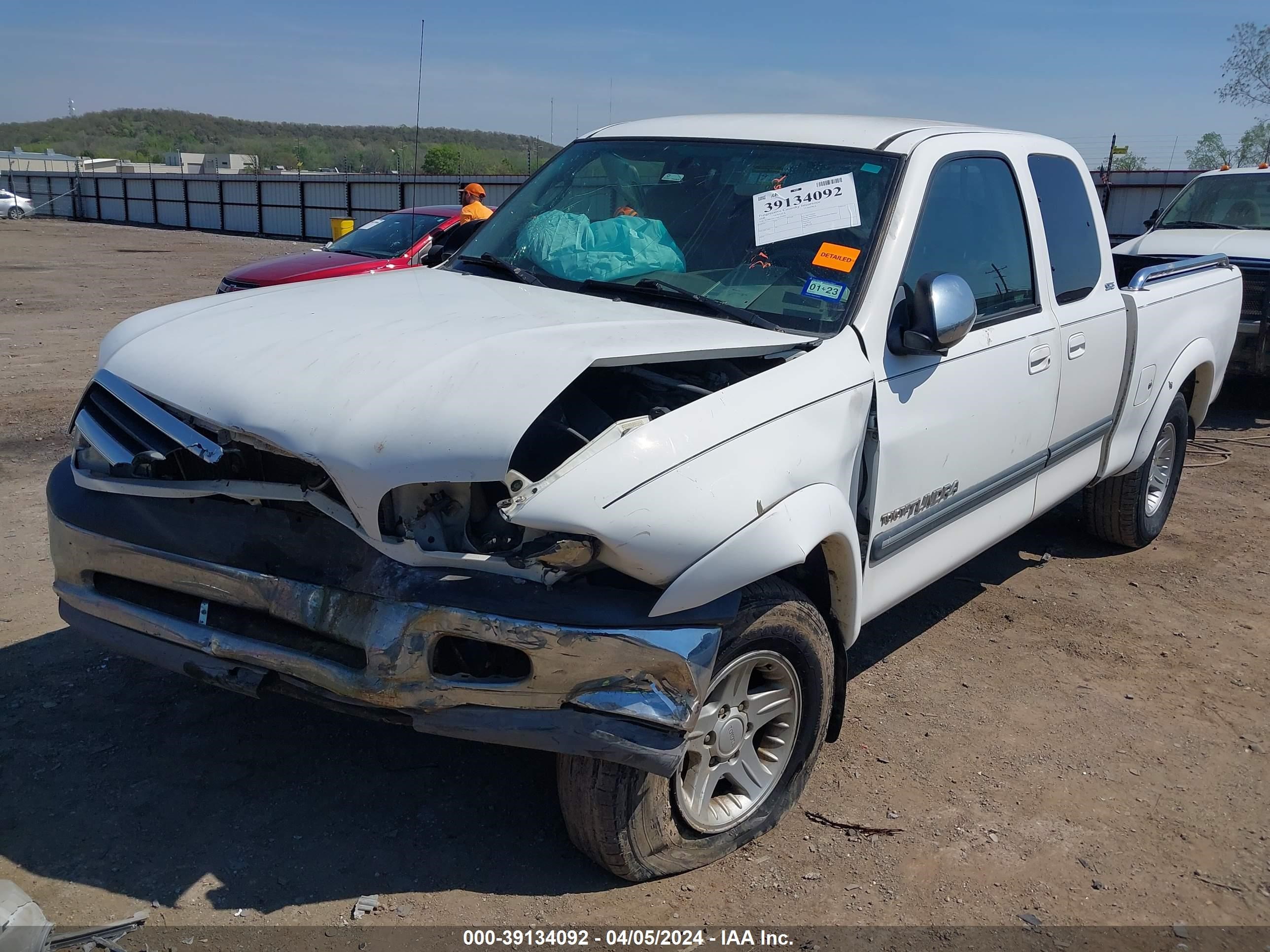 Photo 1 VIN: 5TBRT3411YS125402 - TOYOTA TUNDRA 