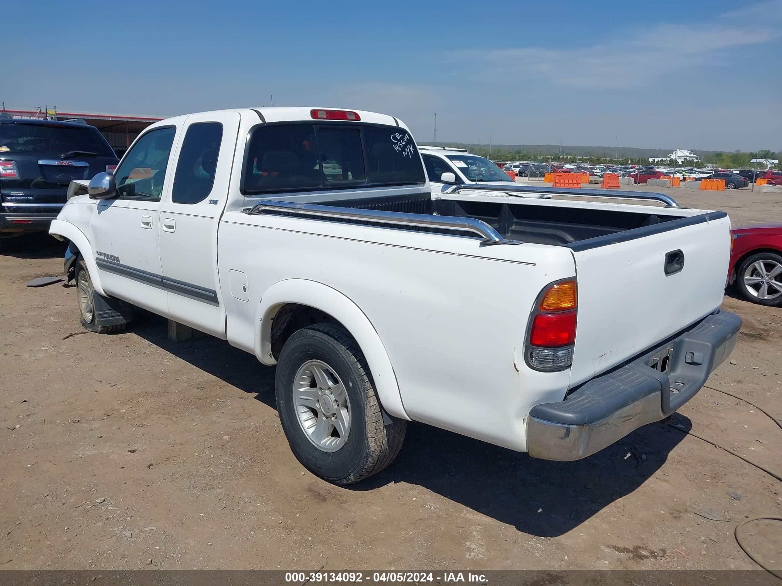 Photo 2 VIN: 5TBRT3411YS125402 - TOYOTA TUNDRA 