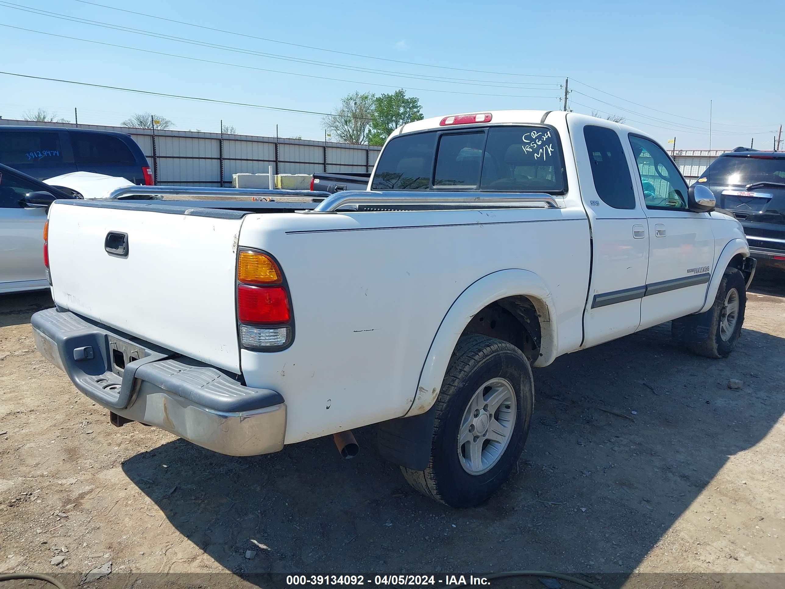 Photo 3 VIN: 5TBRT3411YS125402 - TOYOTA TUNDRA 