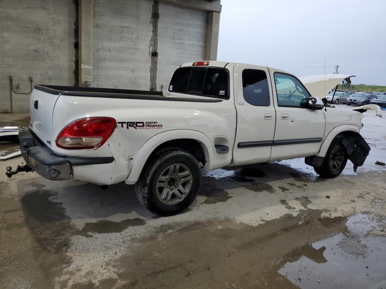 Photo 2 VIN: 5TBRT34125S471860 - TOYOTA TUNDRA 