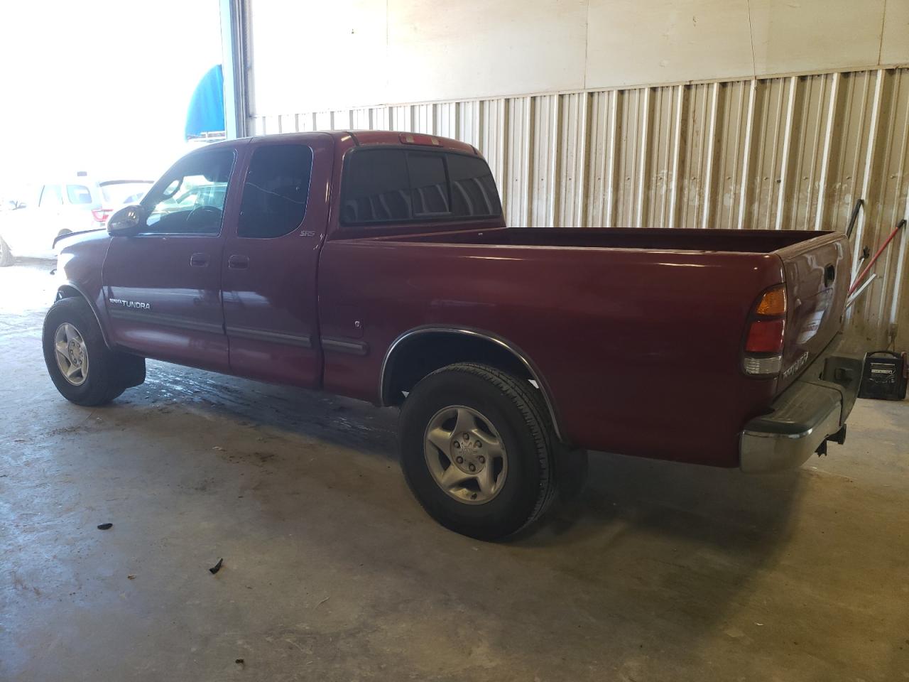 Photo 1 VIN: 5TBRT3413YS058723 - TOYOTA TUNDRA 