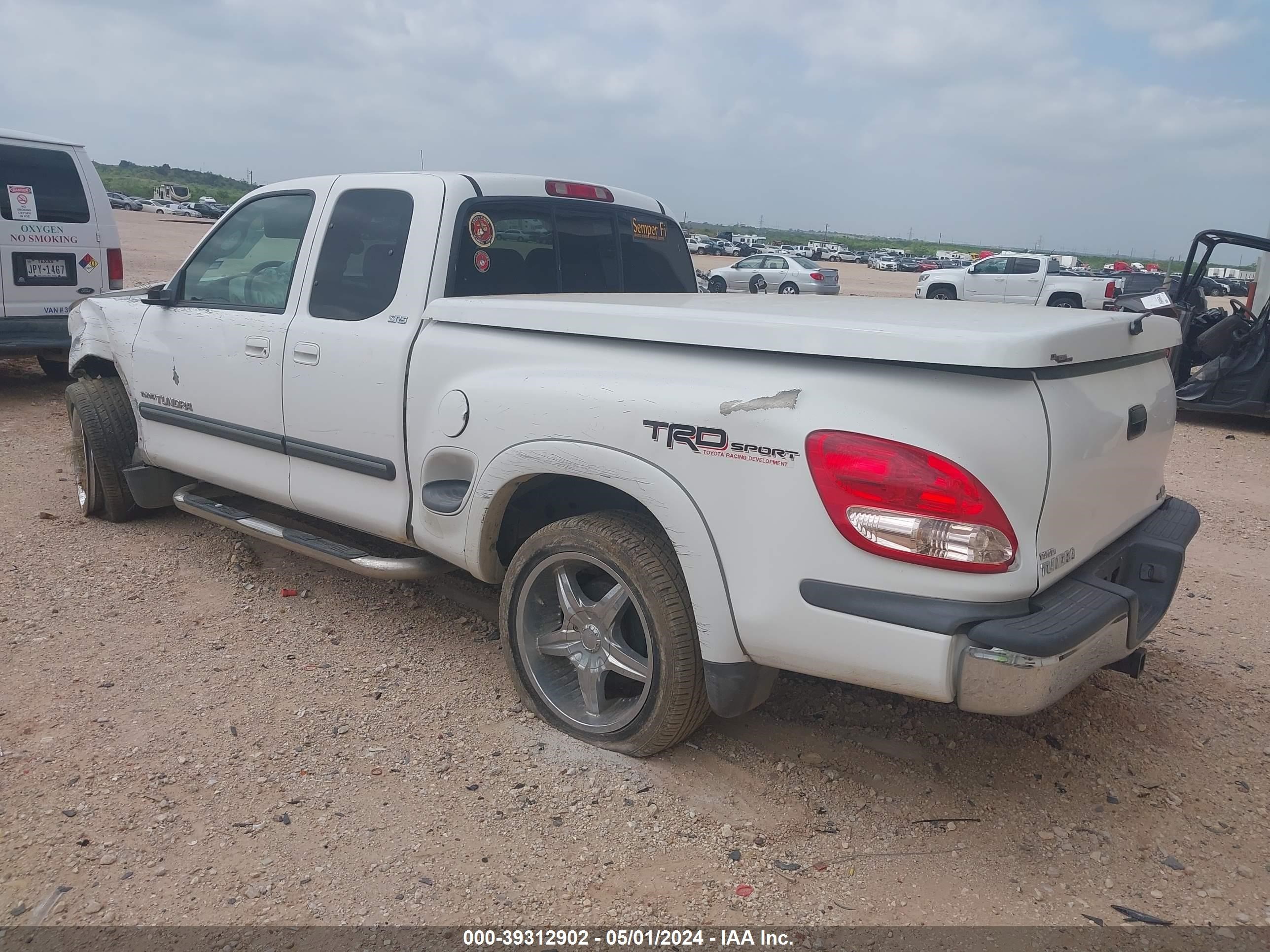 Photo 2 VIN: 5TBRT34145S471696 - TOYOTA TUNDRA 