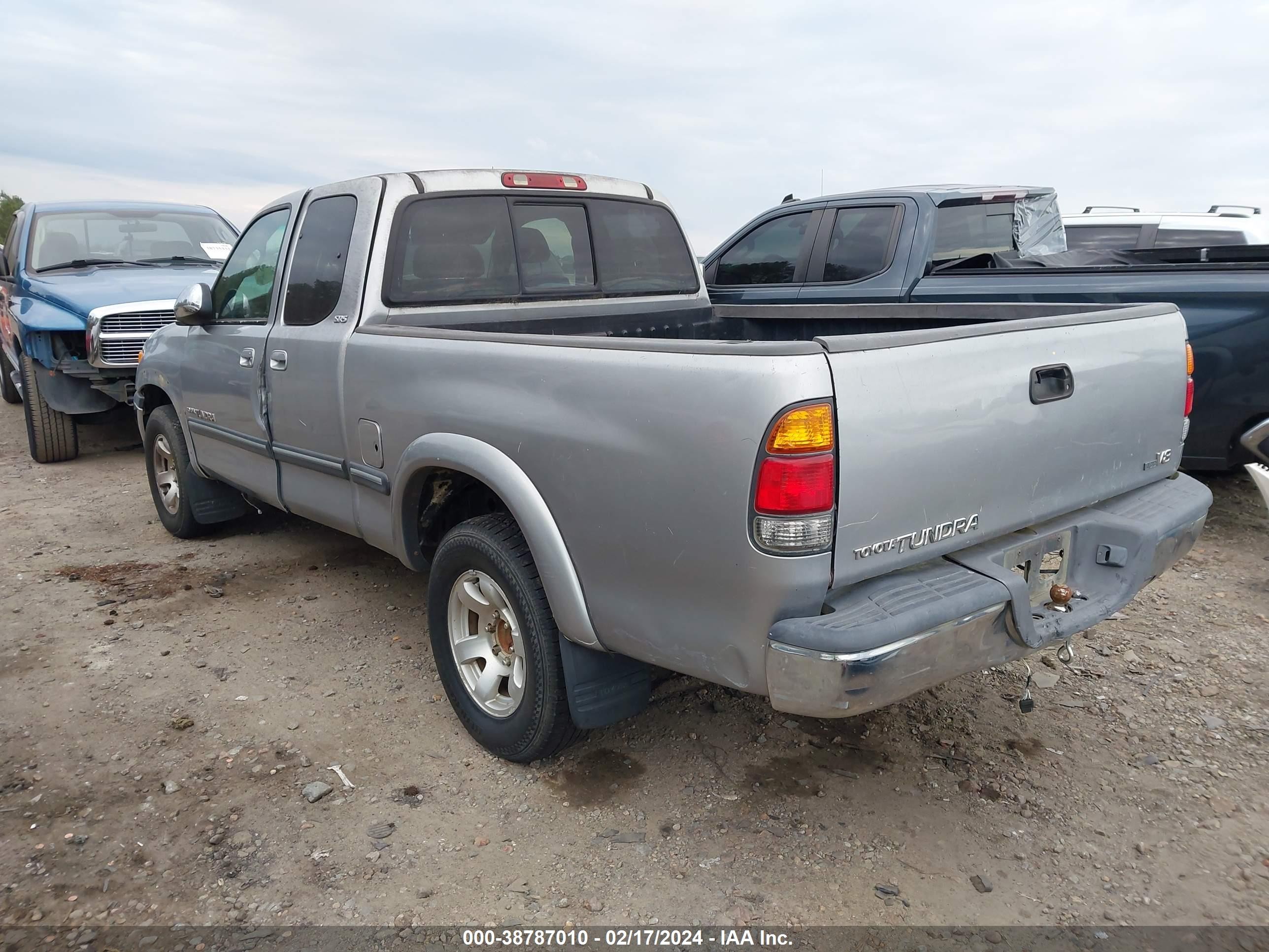 Photo 2 VIN: 5TBRT34152S234808 - TOYOTA TUNDRA 