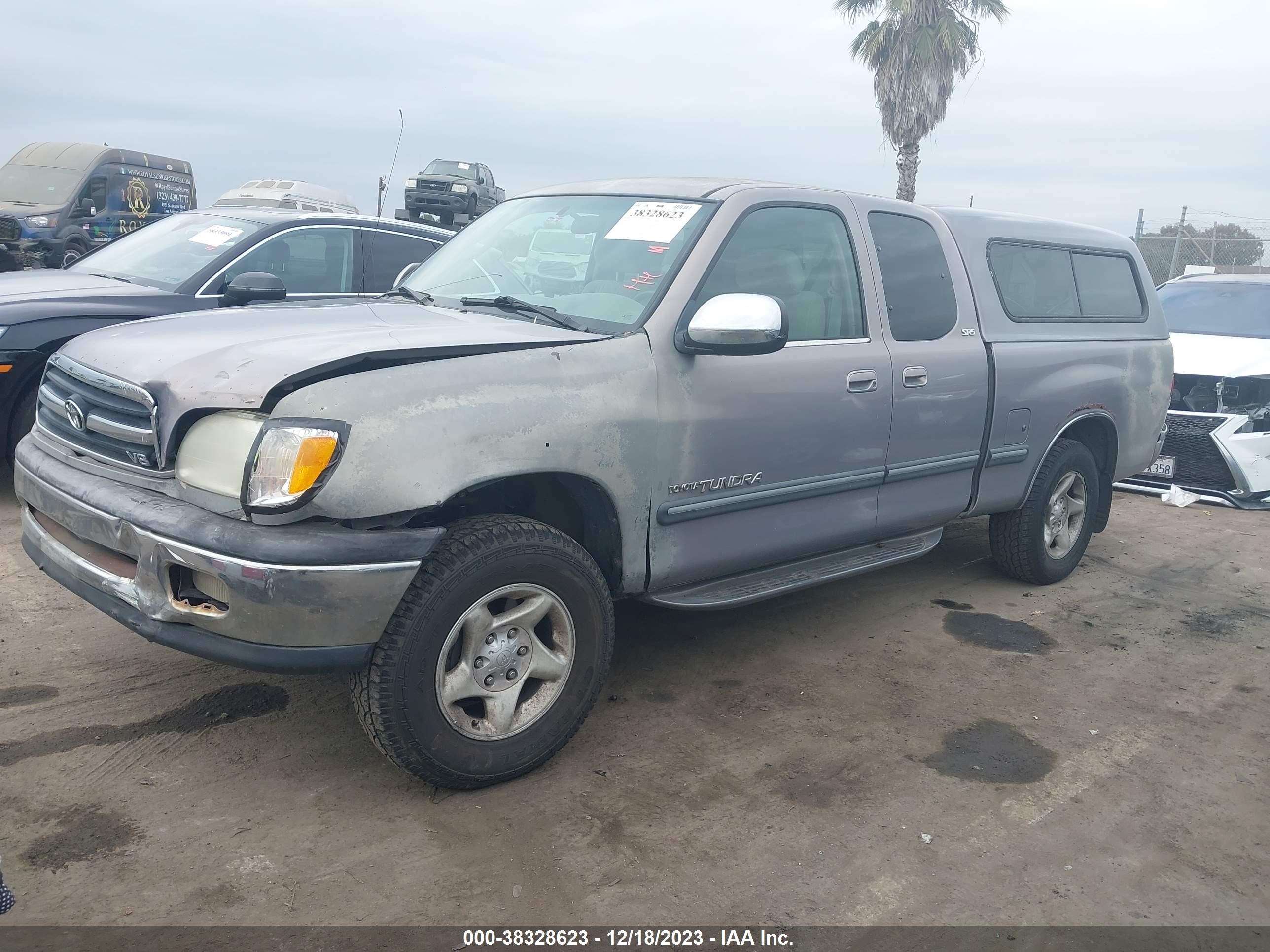 Photo 1 VIN: 5TBRT3415YS084188 - TOYOTA TUNDRA 