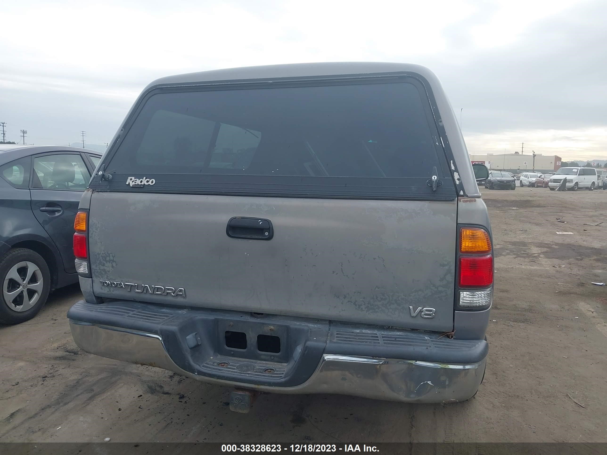 Photo 15 VIN: 5TBRT3415YS084188 - TOYOTA TUNDRA 