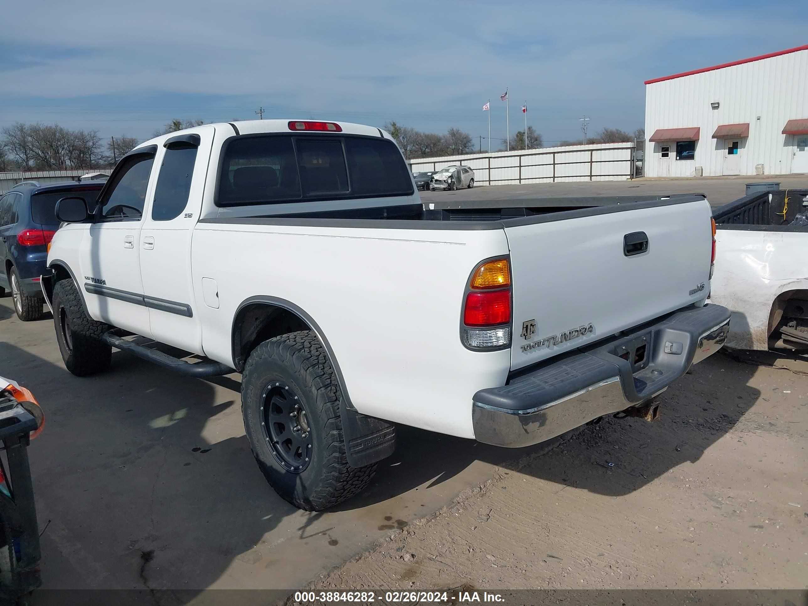 Photo 2 VIN: 5TBRT34163S388350 - TOYOTA TUNDRA 