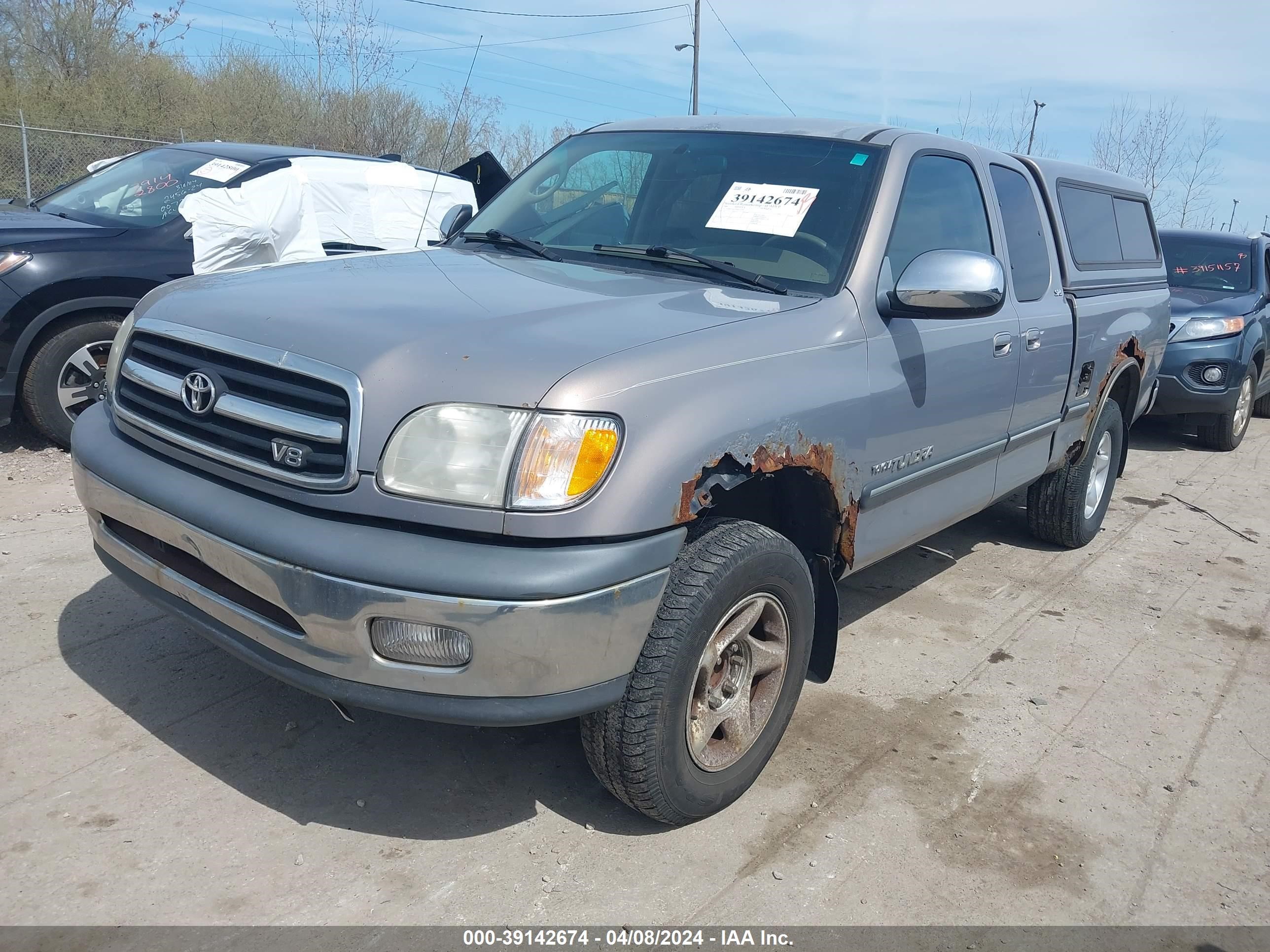 Photo 1 VIN: 5TBRT3417YS073970 - TOYOTA TUNDRA 