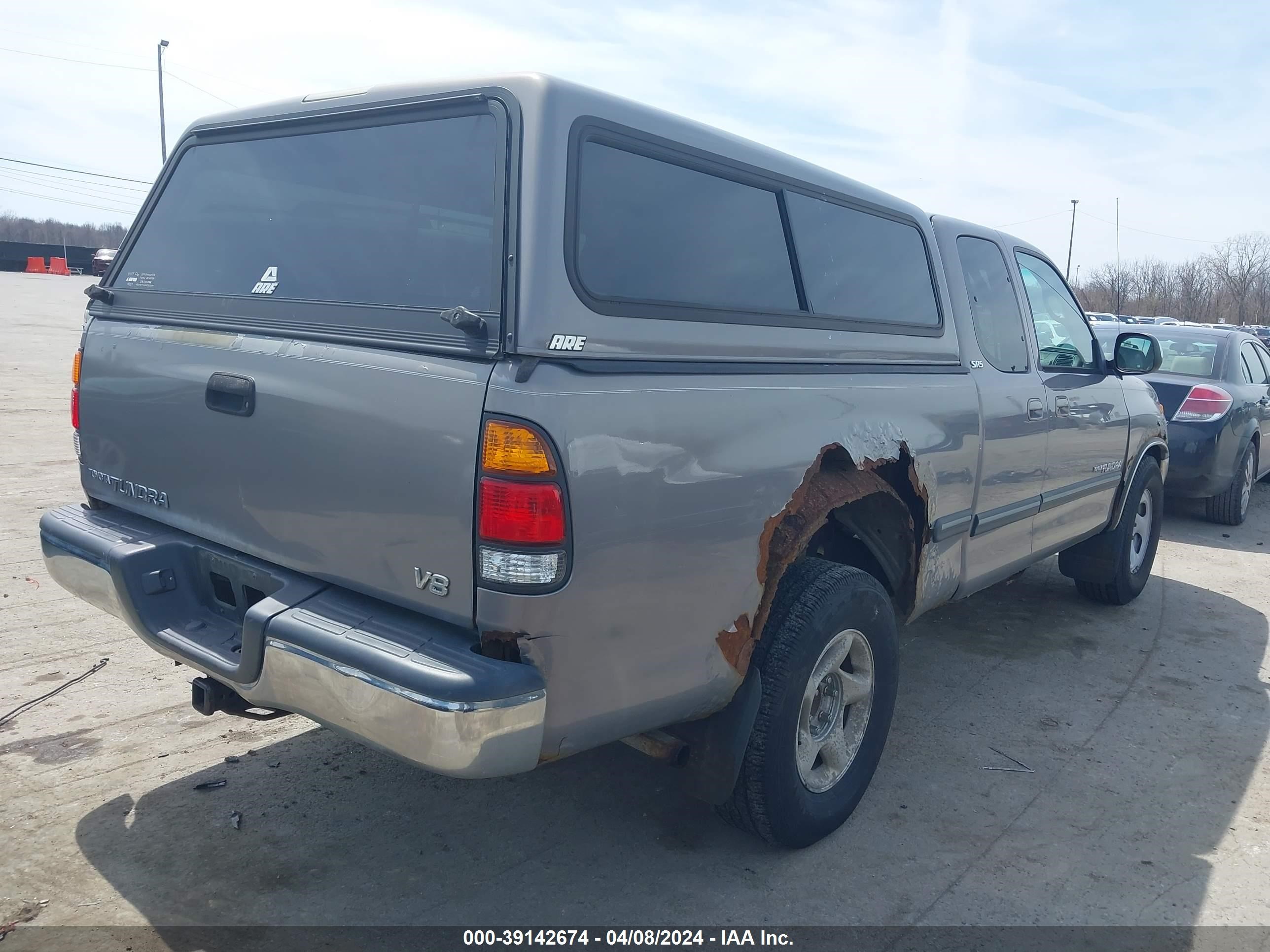 Photo 3 VIN: 5TBRT3417YS073970 - TOYOTA TUNDRA 