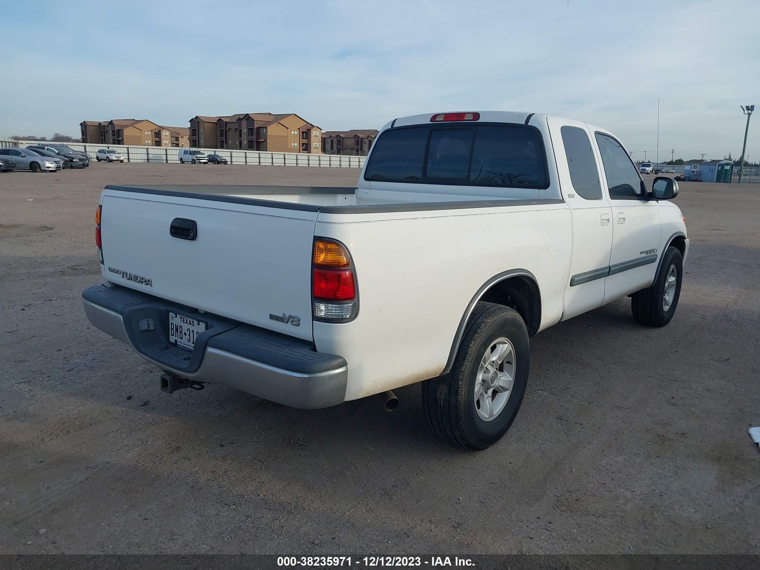 Photo 2 VIN: 5TBRT34184S449263 - TOYOTA TUNDRA 