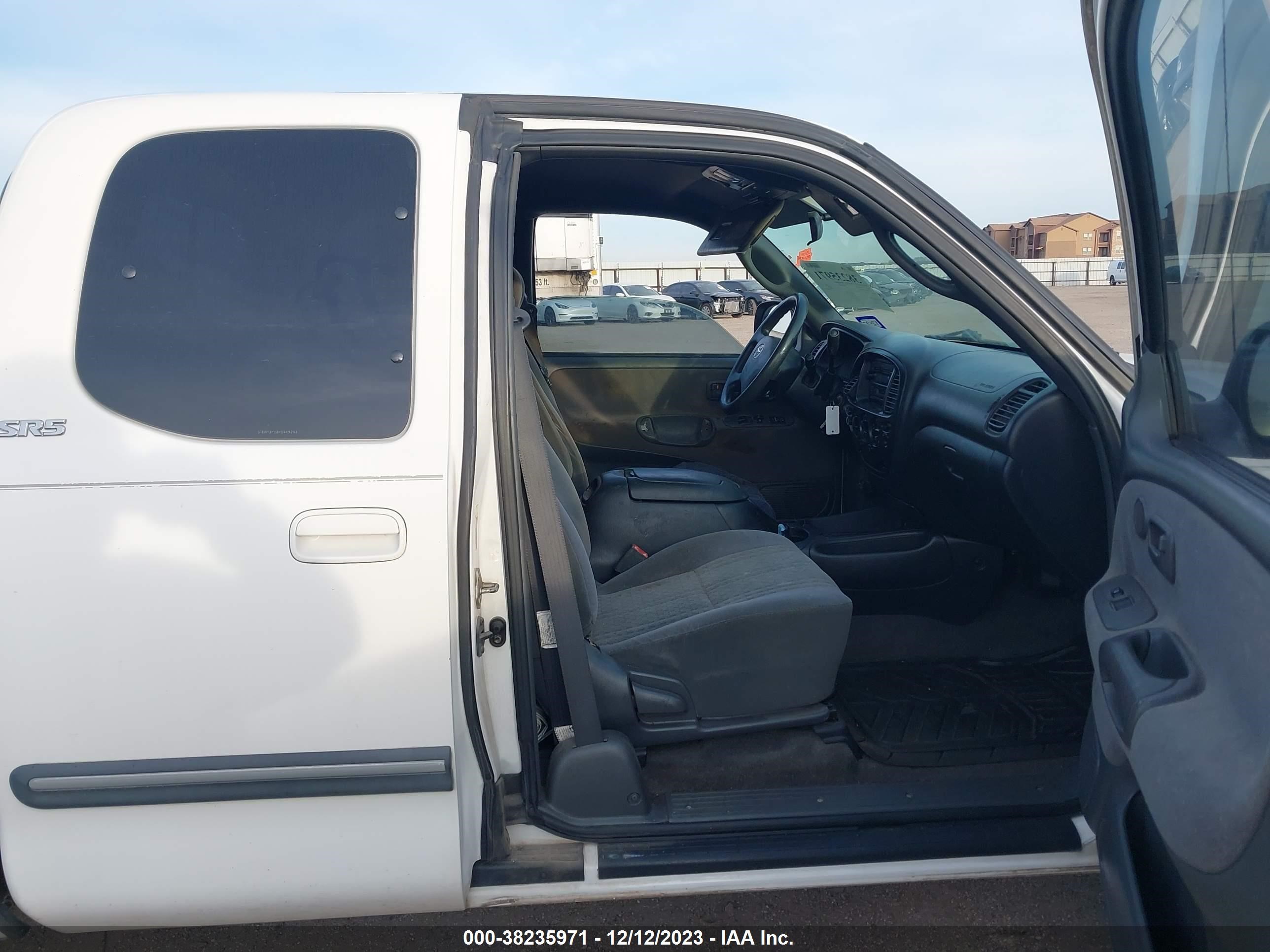 Photo 4 VIN: 5TBRT34184S449263 - TOYOTA TUNDRA 