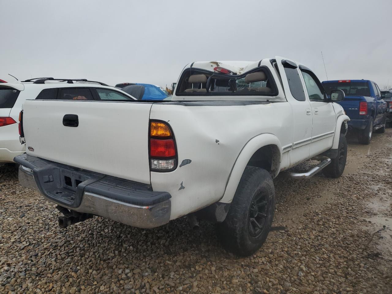 Photo 2 VIN: 5TBRT3810YS077773 - TOYOTA TUNDRA 