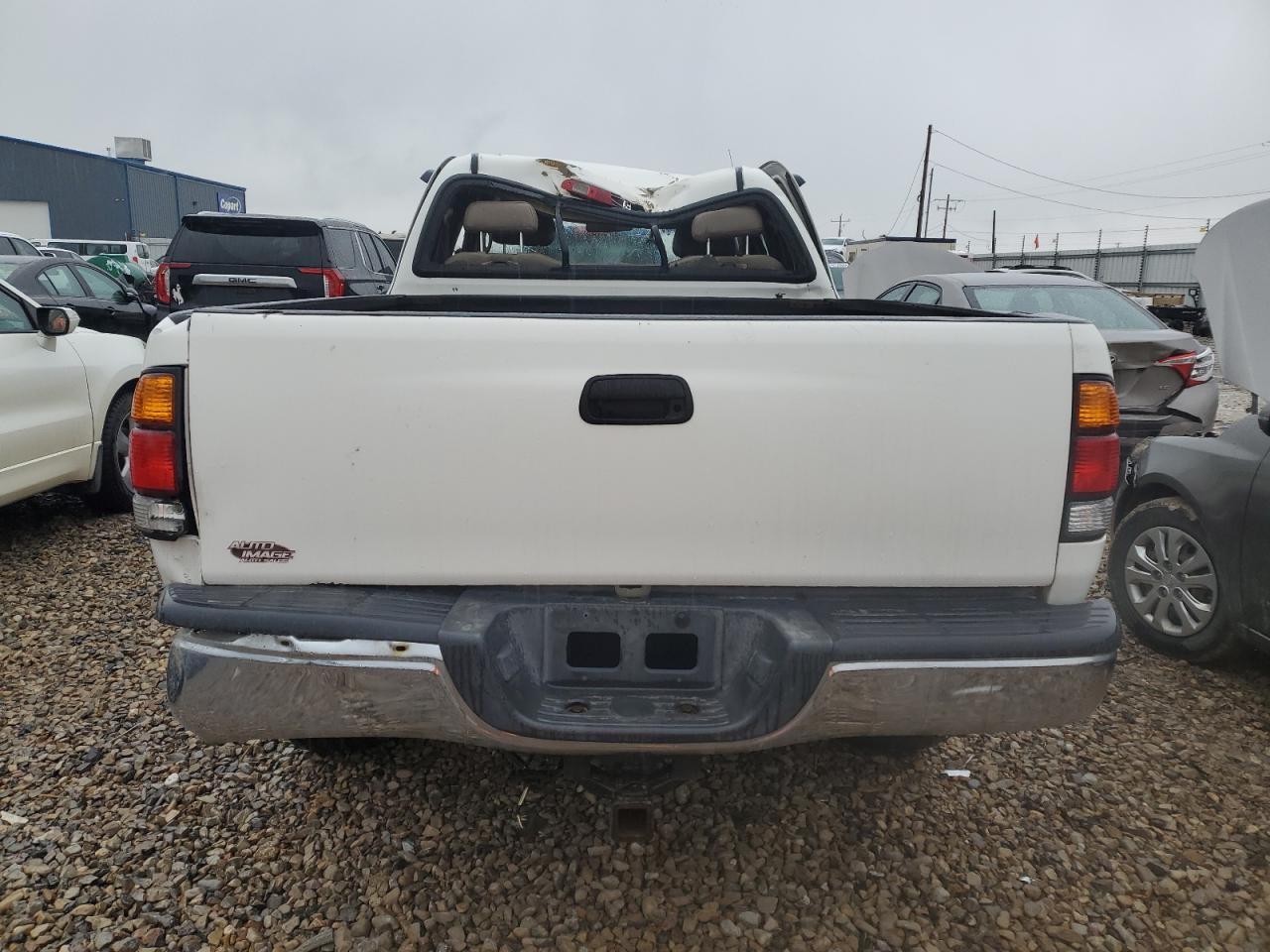 Photo 5 VIN: 5TBRT3810YS077773 - TOYOTA TUNDRA 