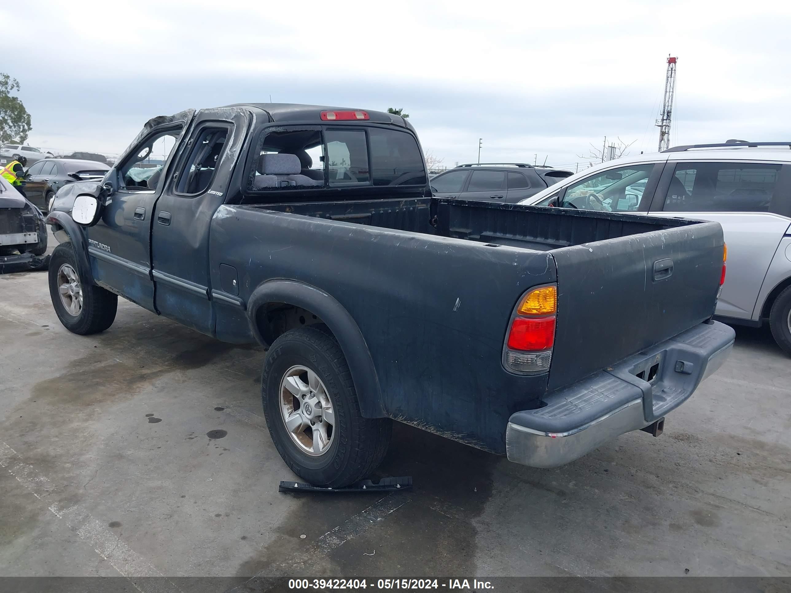 Photo 2 VIN: 5TBRT3812YS068377 - TOYOTA TUNDRA 