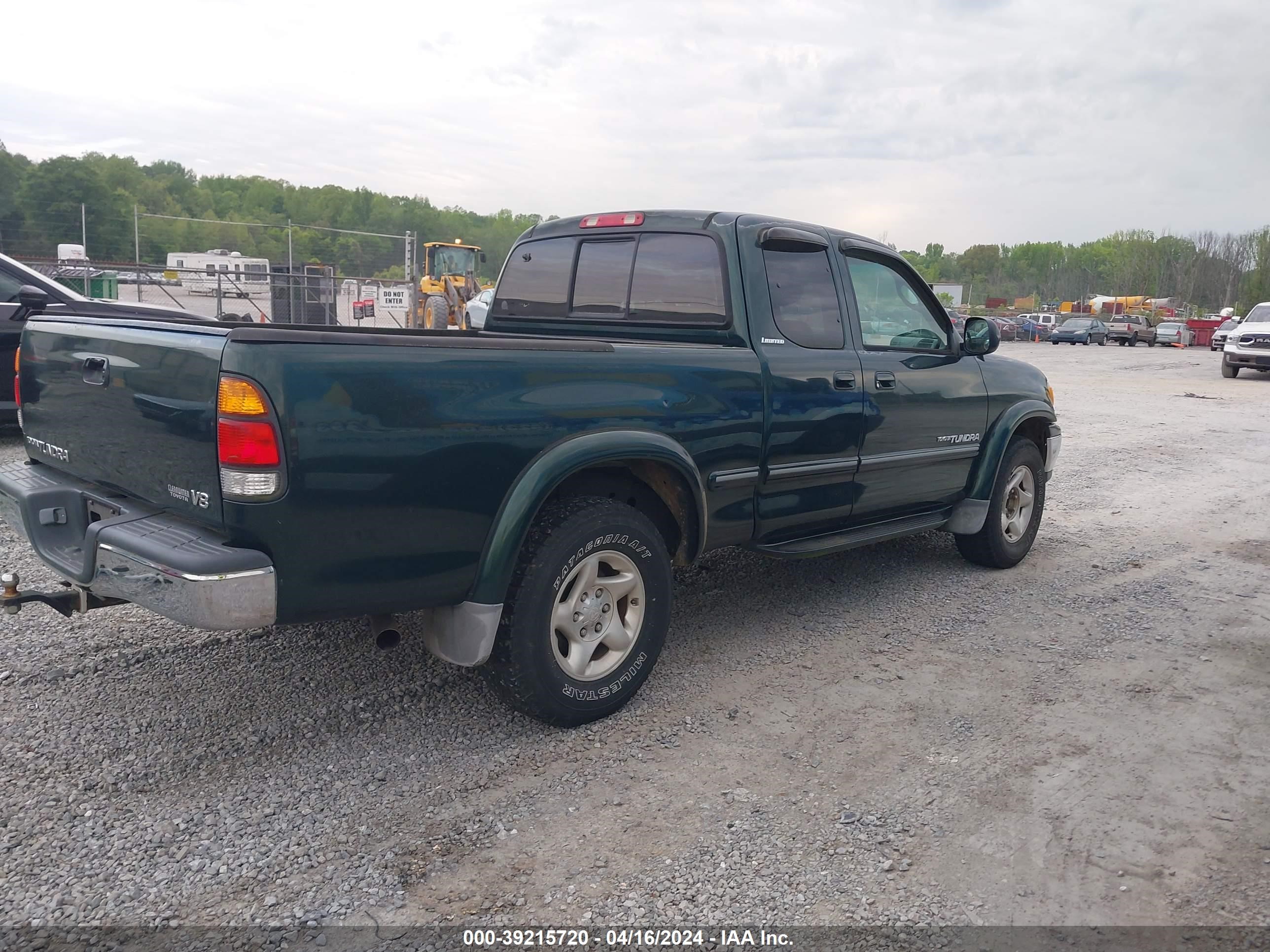 Photo 3 VIN: 5TBRT3817YS064826 - TOYOTA TUNDRA 