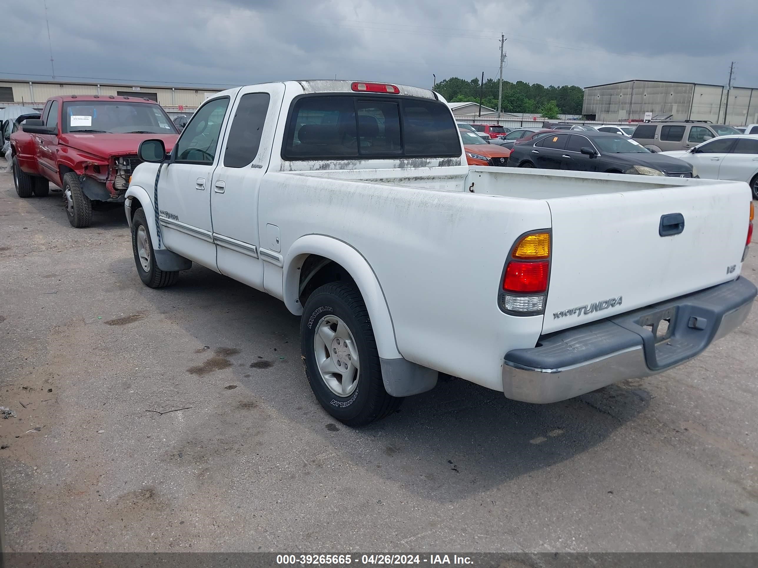 Photo 2 VIN: 5TBRT3818YS053656 - TOYOTA TUNDRA 