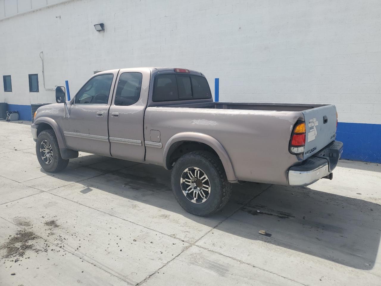 Photo 1 VIN: 5TBRT3819YS066318 - TOYOTA TUNDRA 