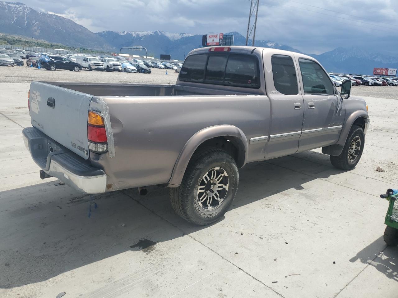 Photo 2 VIN: 5TBRT3819YS066318 - TOYOTA TUNDRA 