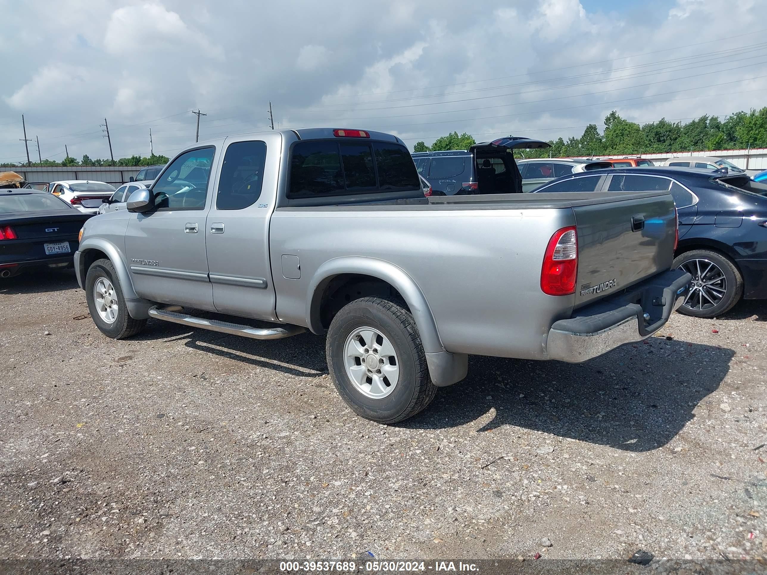 Photo 2 VIN: 5TBRU34195S450758 - TOYOTA TUNDRA 