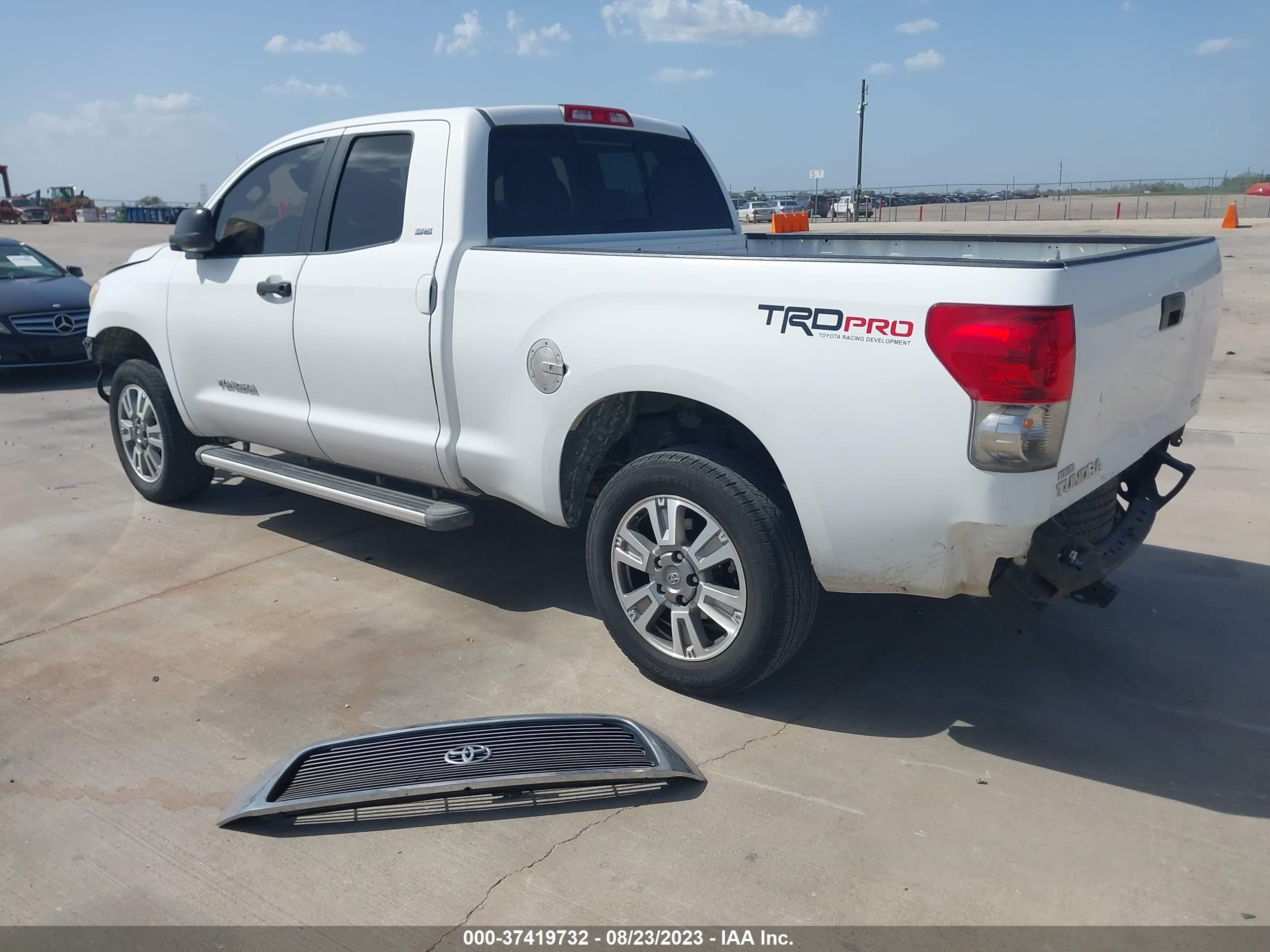 Photo 2 VIN: 5TBRU54117S450302 - TOYOTA TUNDRA 