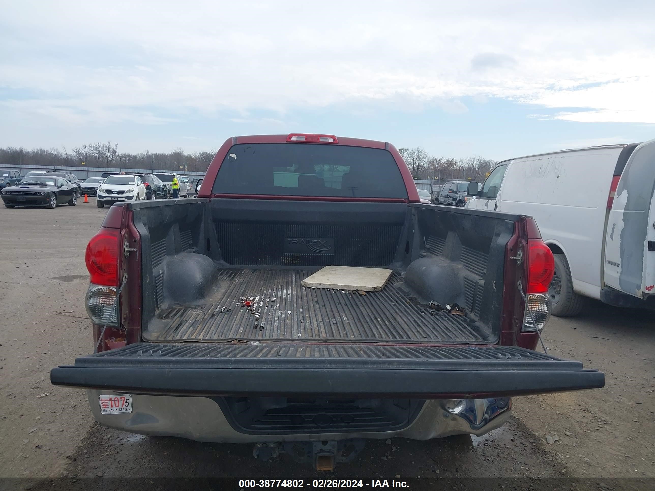 Photo 7 VIN: 5TBRV54128S477586 - TOYOTA TUNDRA 