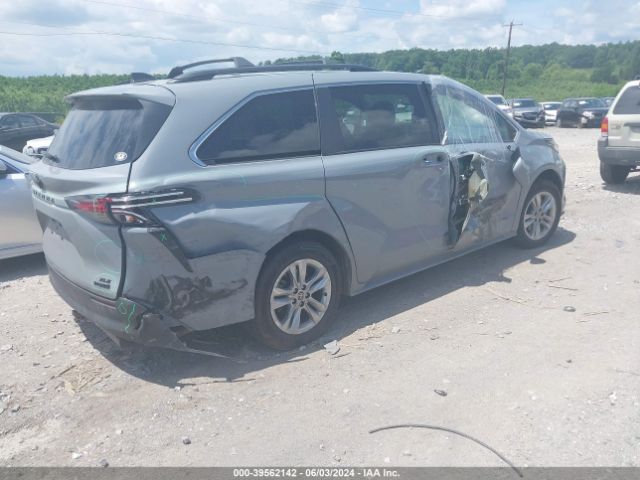 Photo 3 VIN: 5TDASKFC1NS042810 - TOYOTA SIENNA 