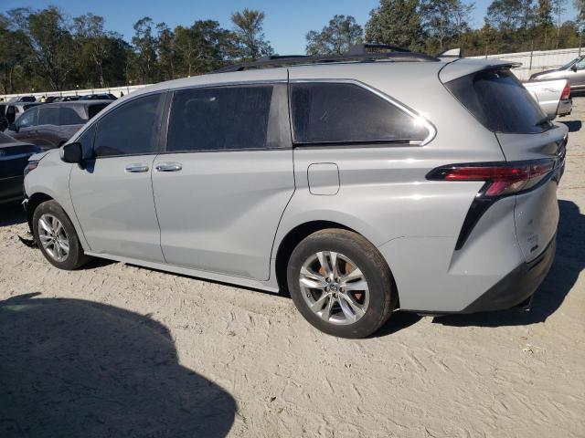 Photo 1 VIN: 5TDASKFC1NS054701 - TOYOTA SIENNA XLE 