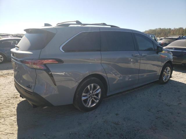 Photo 2 VIN: 5TDASKFC1NS054701 - TOYOTA SIENNA XLE 