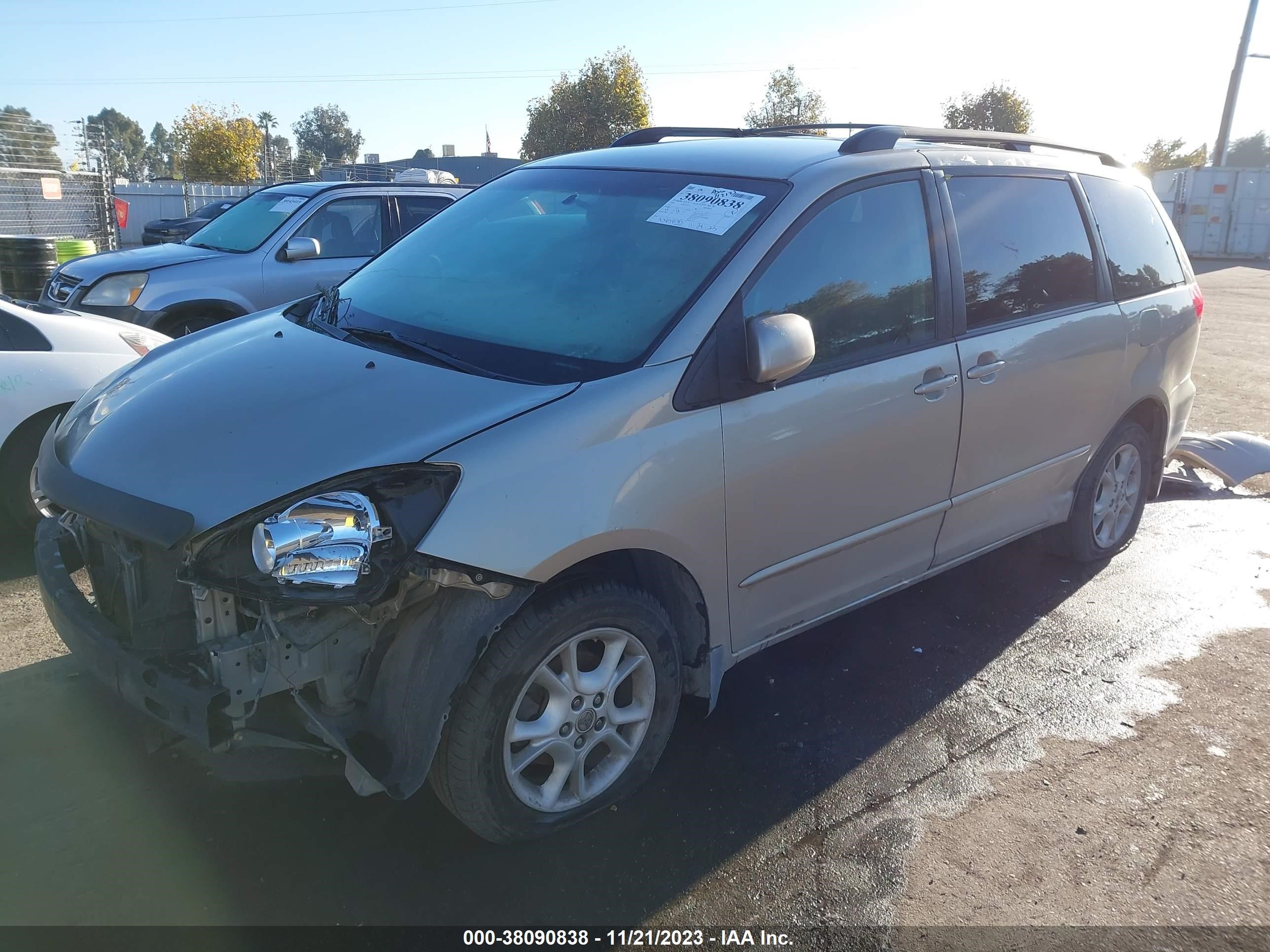 Photo 1 VIN: 5TDBA22C04S000317 - TOYOTA SIENNA 