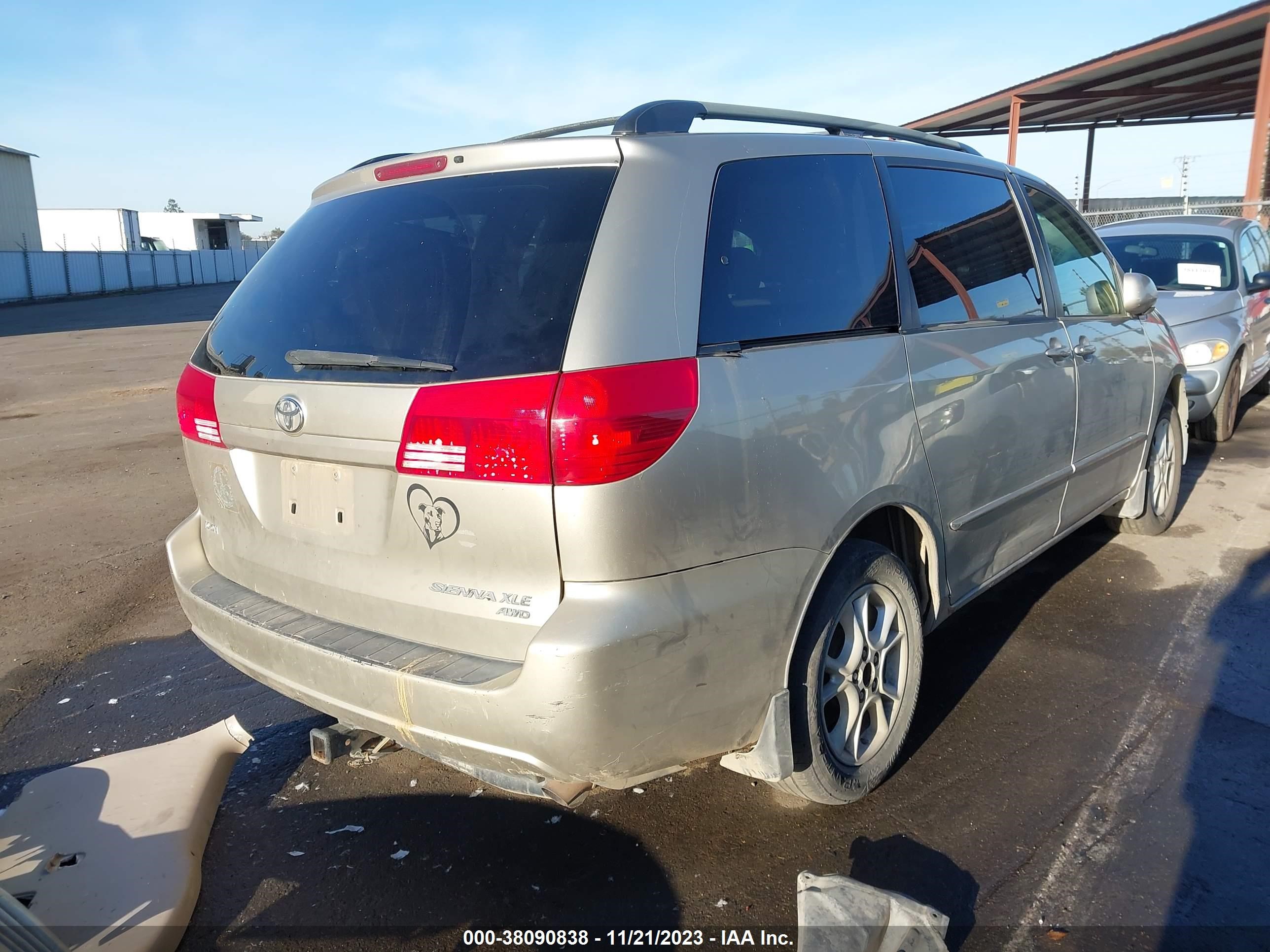 Photo 3 VIN: 5TDBA22C04S000317 - TOYOTA SIENNA 