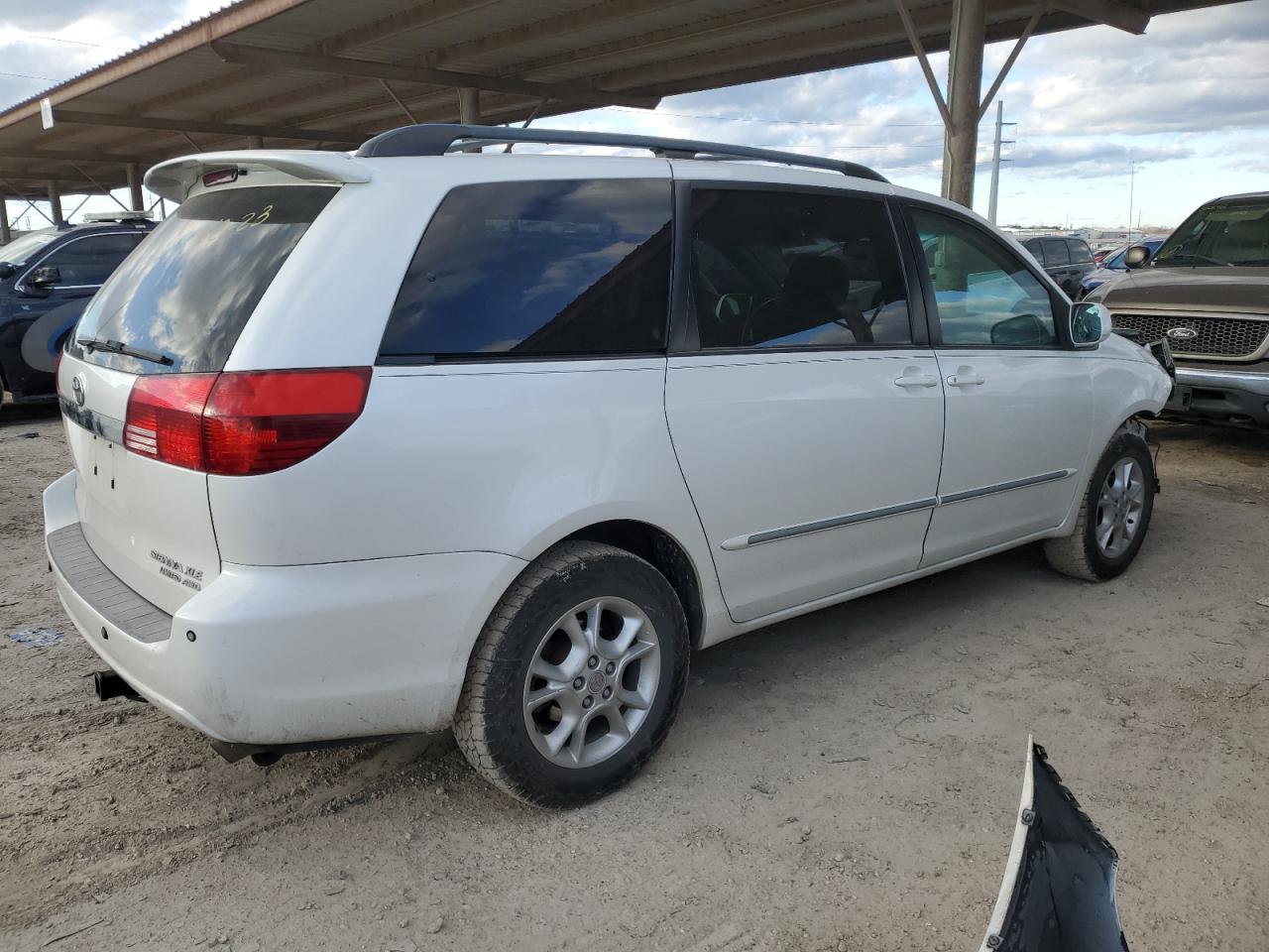 Photo 2 VIN: 5TDBA22C05S054332 - TOYOTA SIENNA 