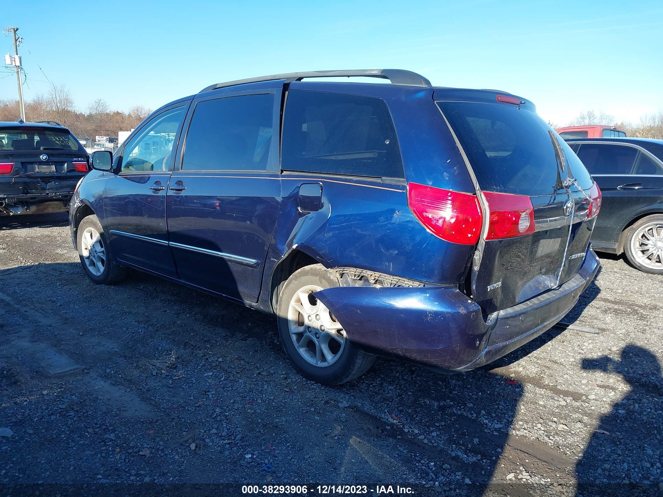 Photo 2 VIN: 5TDBA22C06S059001 - TOYOTA SIENNA 