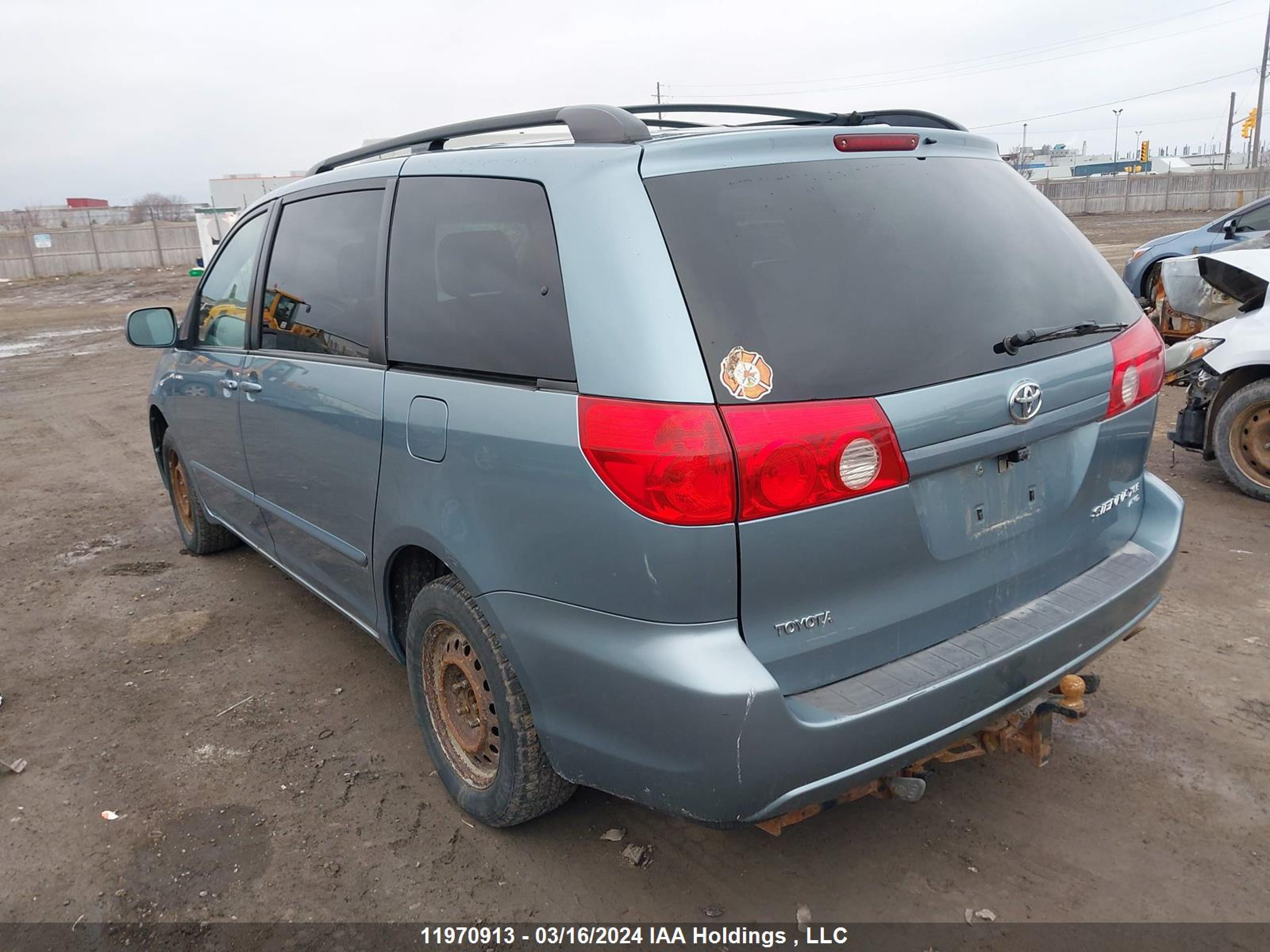 Photo 2 VIN: 5TDBA22C06S062254 - TOYOTA SIENNA 