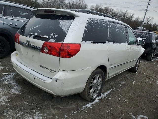 Photo 2 VIN: 5TDBA22C06S071309 - TOYOTA SIENNA XLE 