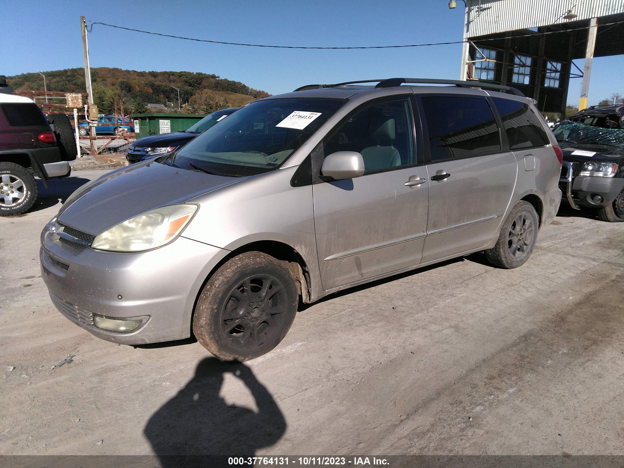 Photo 1 VIN: 5TDBA22C14S018812 - TOYOTA SIENNA 