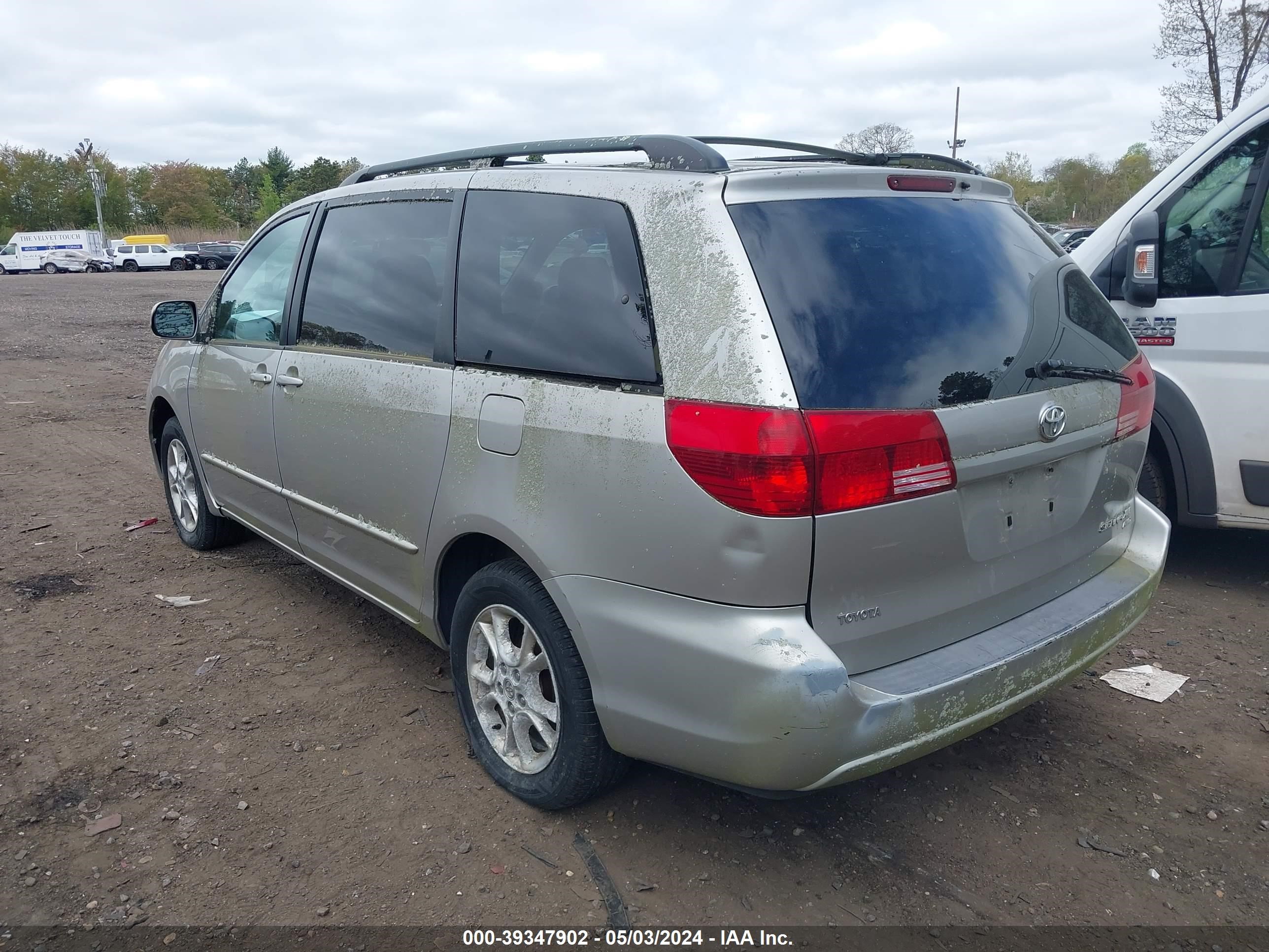 Photo 2 VIN: 5TDBA22C25S046393 - TOYOTA SIENNA 