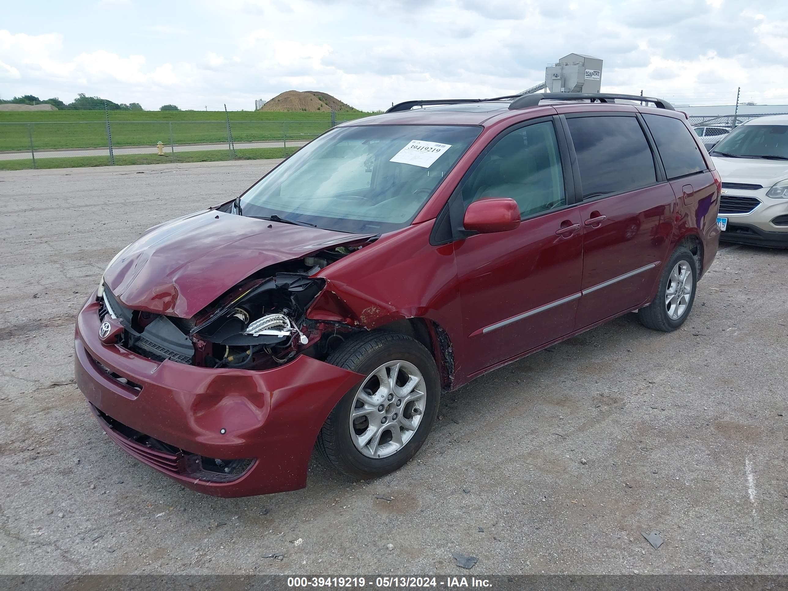 Photo 1 VIN: 5TDBA22C45S037145 - TOYOTA SIENNA 