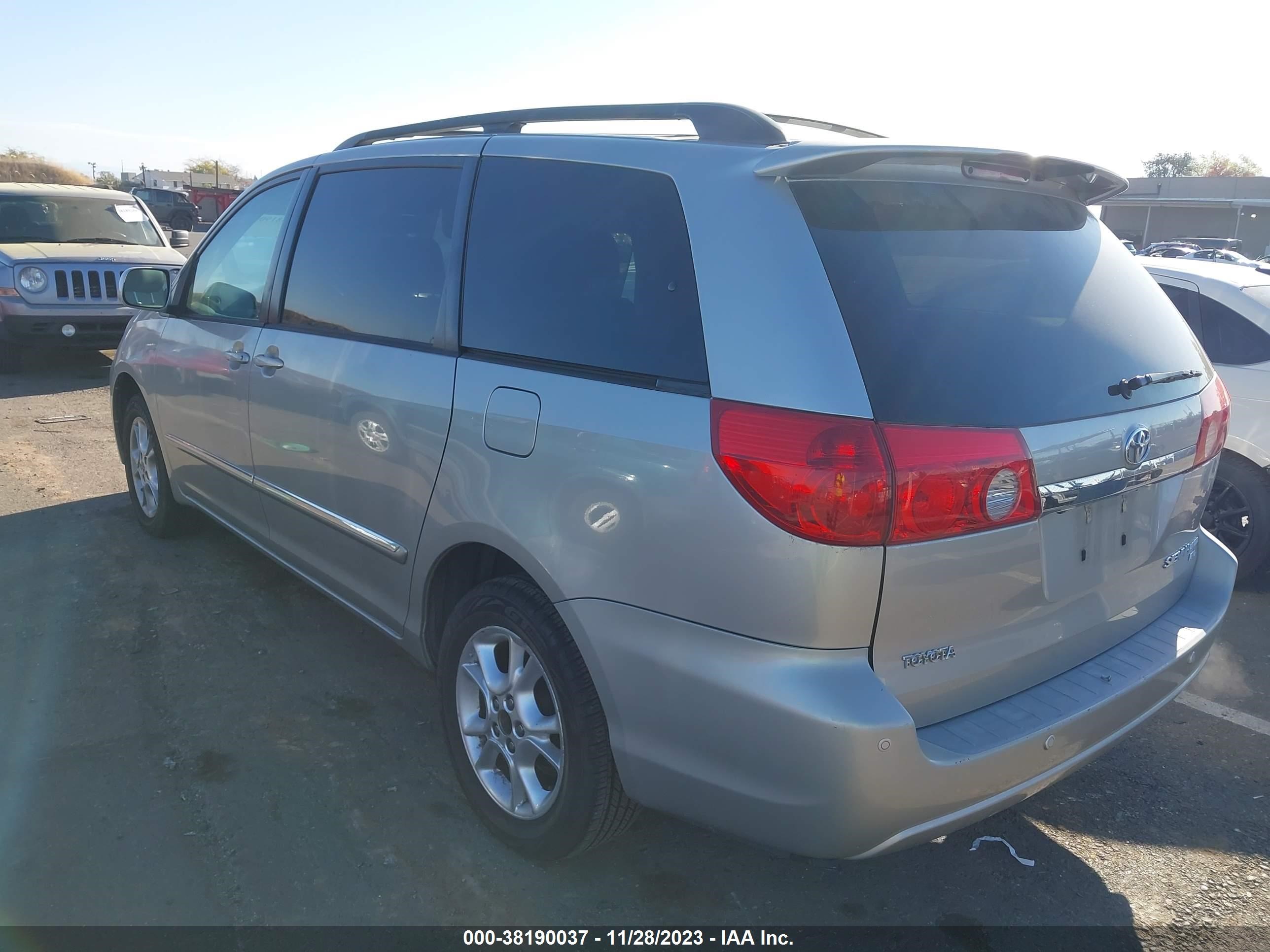 Photo 2 VIN: 5TDBA22C46S075704 - TOYOTA SIENNA 