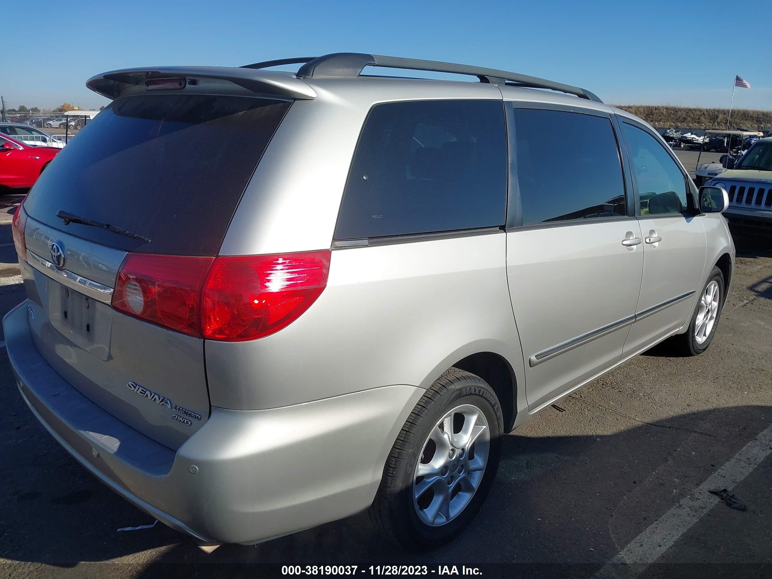 Photo 3 VIN: 5TDBA22C46S075704 - TOYOTA SIENNA 