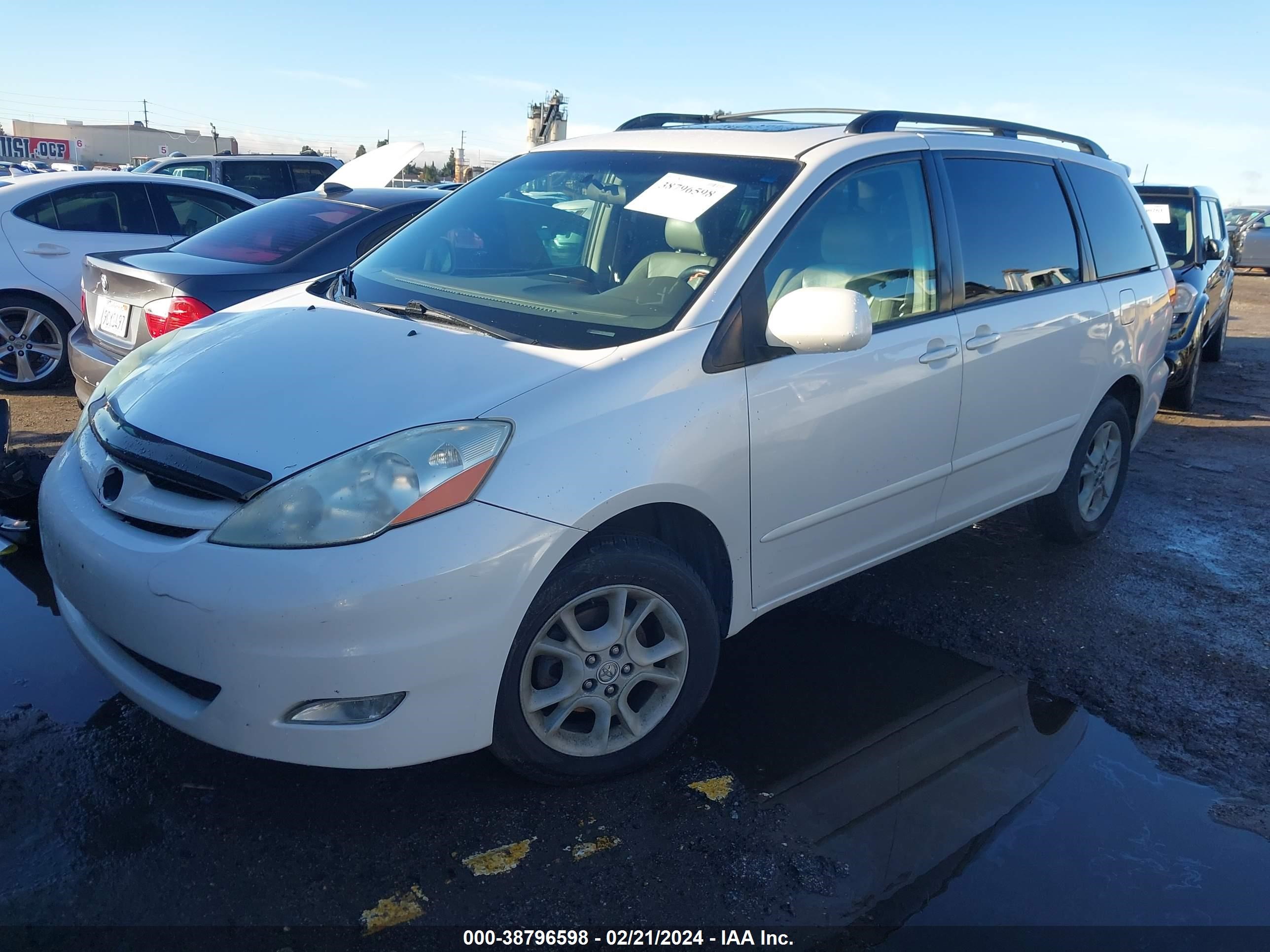 Photo 1 VIN: 5TDBA22C56S068311 - TOYOTA SIENNA 